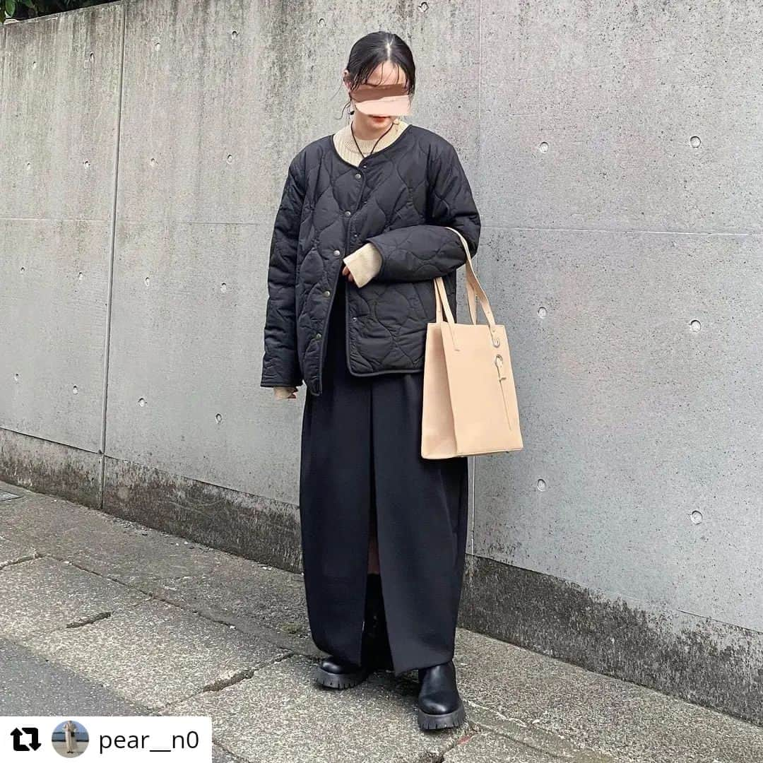 ikkaさんのインスタグラム写真 - (ikkaInstagram)「@pear__n0 さん♡ 素敵な投稿ありがとうございます🥳  #Repost @pear__n0 with @let.repost  • • • • • • ' @ikka_official  【雑誌InRed11月号掲載】【撥水】2WAYボアキルトブルゾン.  リバーシブル仕様のボアキルトブルゾン. 撥水機能・吸湿発熱機能とすっごく優秀なアウターなのに お手頃なお値段でご購入いただけます◎  @florge_by_florist  【A4対応】【肩紐長さ調節可】アシメハンドルの縦型レザースクエアトートバッグ/レディースバッグ/オフィスバッグ.  シンプルなデザインに シルバーの金具がいいアクセントに◎ . . outer / @ikka_official  knit / @willfully_official  skirt / @adametrope  bag / @florge_by_florist  loafer / @adametrope  . . #秋コーデ #秋冬コーデ #冬コーデ #アウターコーデ #キルティングコート #ボアブルゾン #リバーシブルコート #ikka #ラメニット #リブニット #フィンガーホール #ロングスカート #コクーンスカート #タックスカート #スリットスカート #トートバッグ #florist #ローファー #ビットローファー #スクエアトゥ #アダムエロペ #adametrope」10月20日 16時27分 - ikka_official