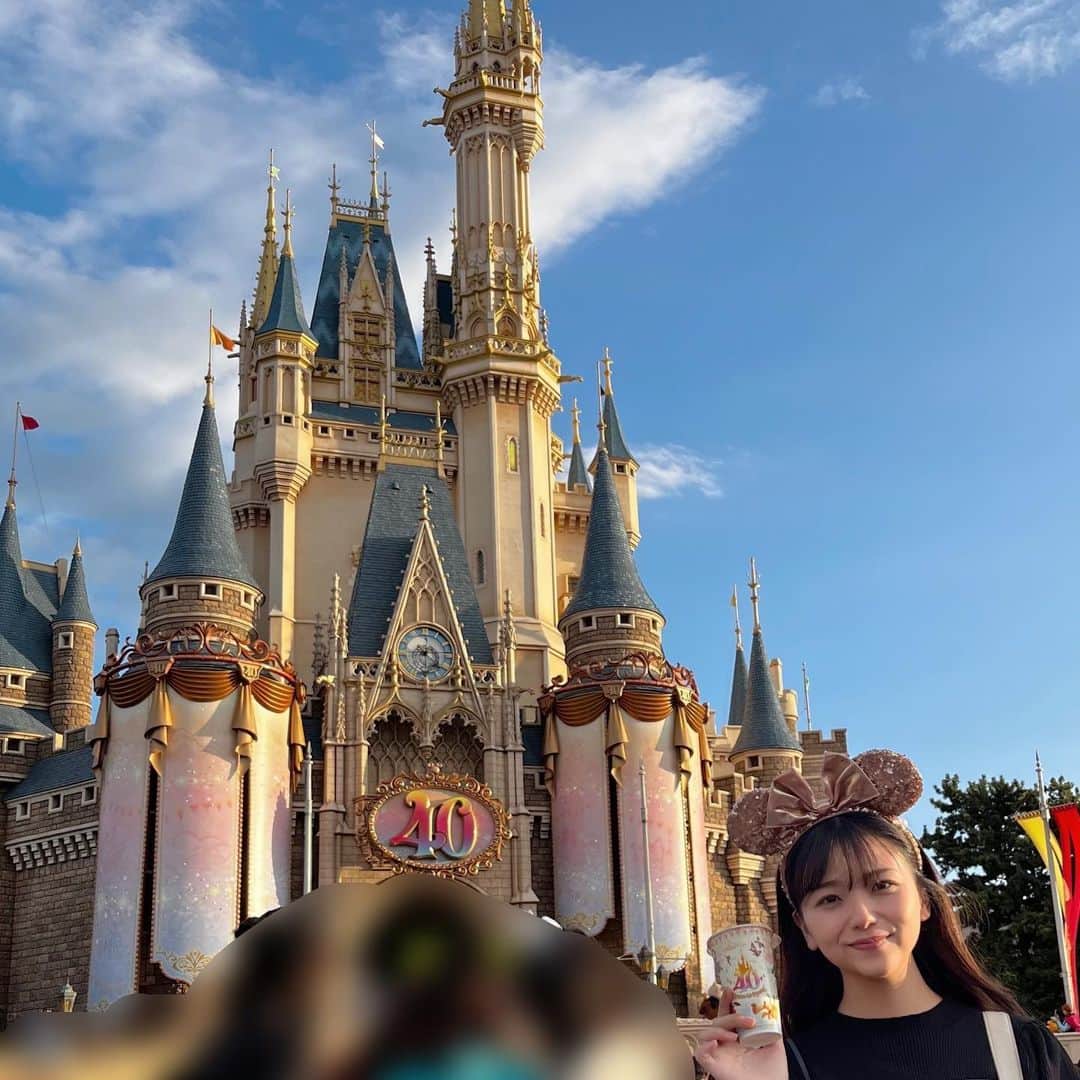 久田莉子のインスタグラム：「． 期間限定、プリンセスがウエスタンランドで射撃してる瞬間、私の心が撃ち抜かれた ． #disney #holiday #halloween #tokyo ．」