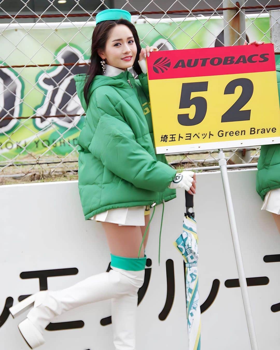 五十嵐みさのインスタグラム：「. 先日SUPER GTが終わったばかりですが、今週末は岡山にてSUPER耐久レース🏎 . ここまでGT、S耐ともにかなり順調にきている52号車😎 今回も表彰台に乗れますように🙏 . 2日間よろしくお願いします🍀 . #SUPERGT#スーパーgt#SUPER耐久#supertaikyu#s耐#レースクイーン#racequeen#埼玉トヨペット#greenbrave#コスチューム#一眼レフ#ポートレート#サーキット#レース#モータースポーツ」