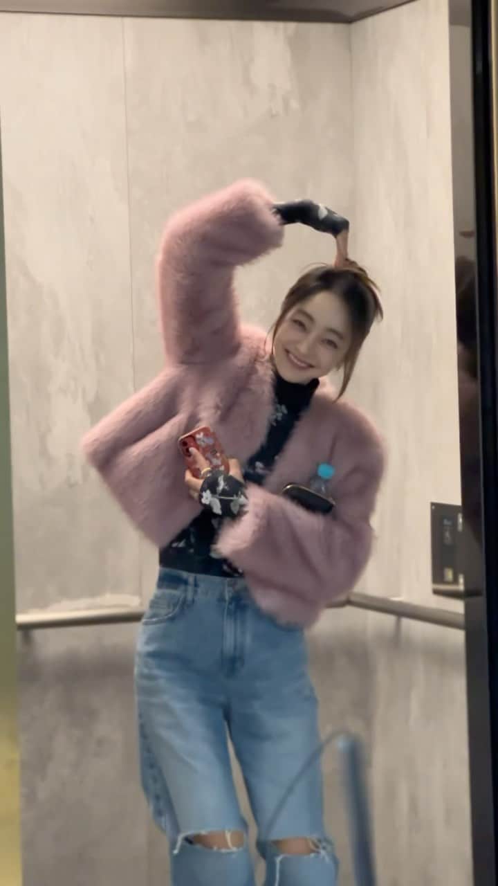 ソ・ヒョリムのインスタグラム：「저는 오늘 꽃단장하고 어디에 갔을까요~~~~?😆」