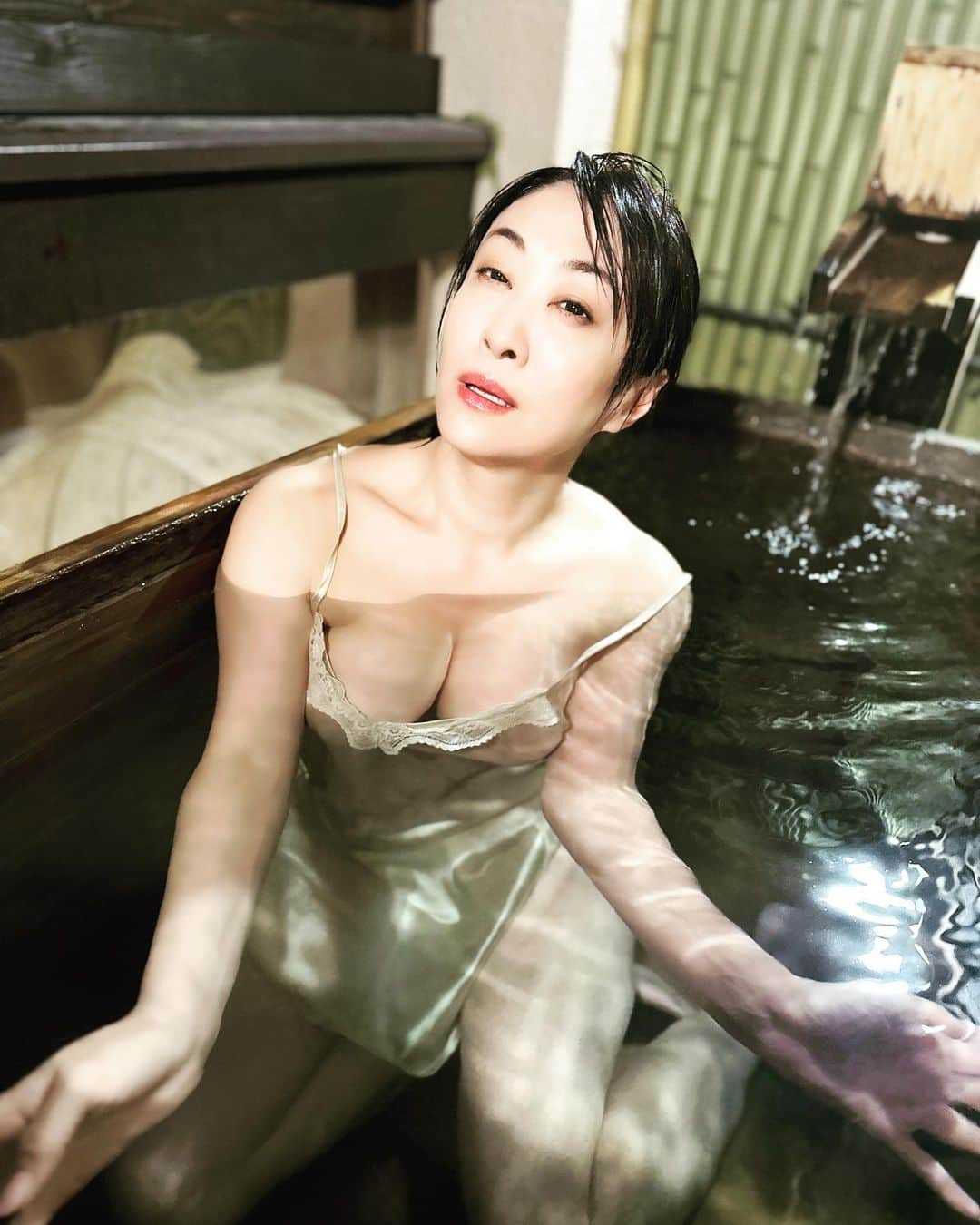 沢地優佳のインスタグラム：「日本の温泉♨️に行きました  群馬✨  朝ご飯の時にお爺さんに、 綺麗だね、身長高いねとナンパされました😳  褒めてもらえて嬉しかったな  また朝からおしゃれしてお化粧していらっしゃるお婆さまがいて  歳を重ねて団体で楽しんでいる方々をみて  話しかけてもらえる幸せを  コロナ禍のあとの人達に  活力がみなぎってり感じで  嬉しかったの  #温泉 #活力 #朝ごはん #拡散」