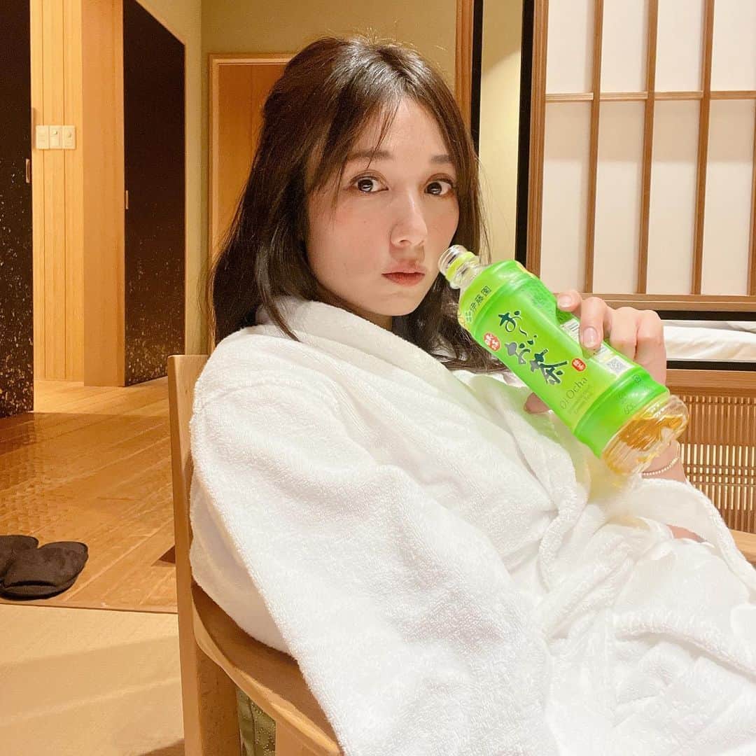広瀬未花のインスタグラム：「秋は温泉が気持ち良い季節🍁  今回のYouTubeは温泉に行った様子を配信しています♨️ 宿泊した熱海・山龢(さんが)さんは、1日７組限定でとてもプライベート感があるお宿。 温泉も気持ち良く、お食事も美味しくて至福のひと時でした😊  是非ご覧下さいね♡  #秋 #温泉 #旅行」