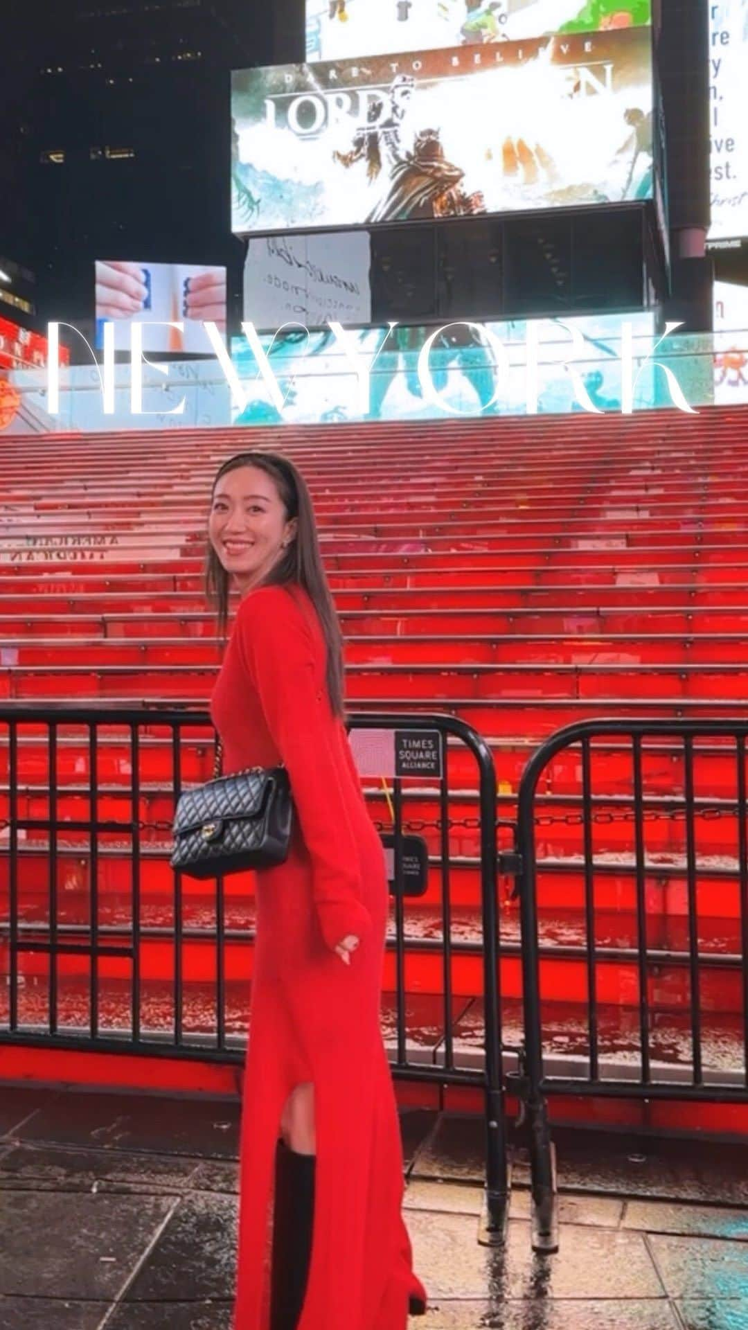 Ruuのインスタグラム：「Dancing in the joy🗽♥️🎉 #nyc #newyork #timessquare」