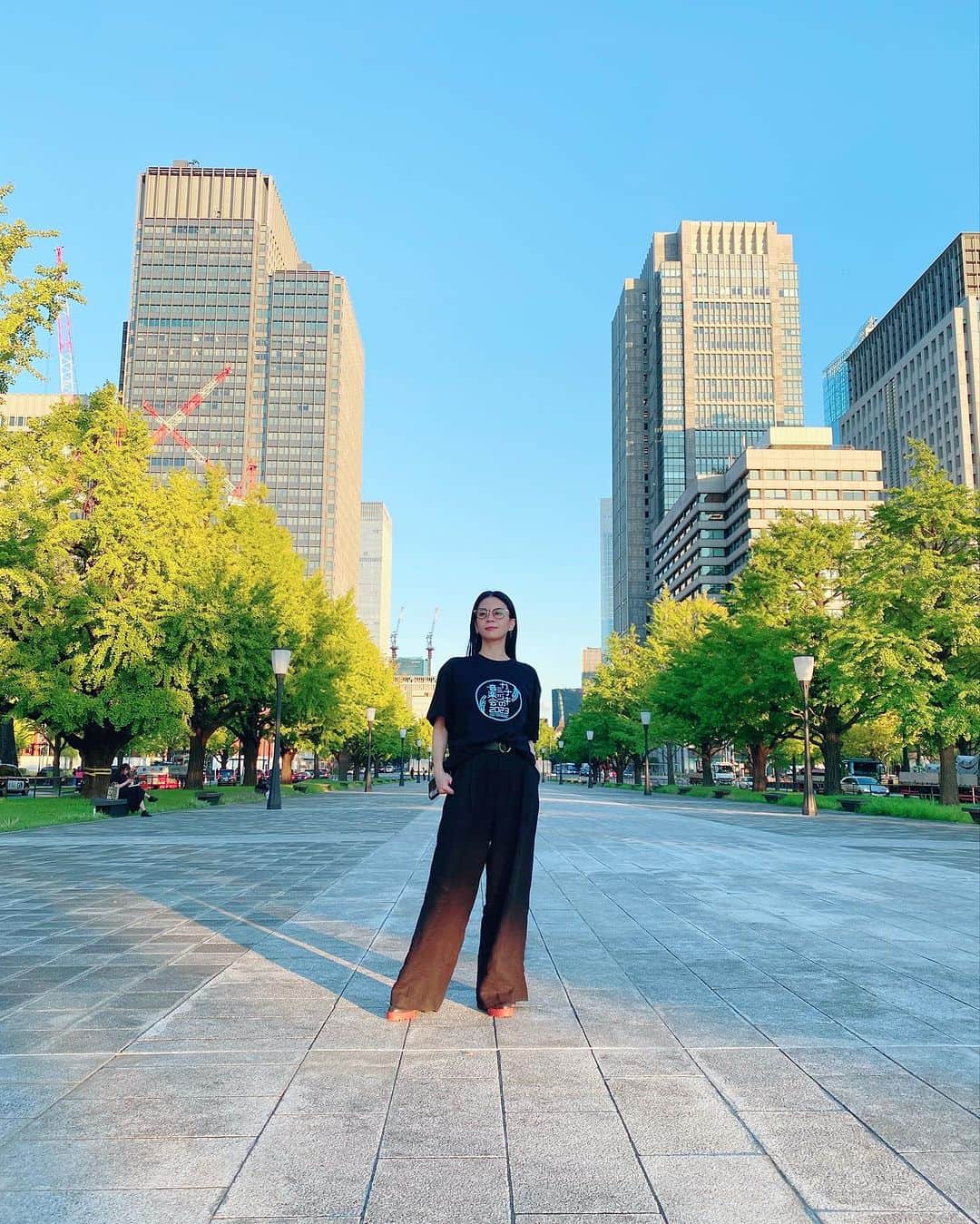 小柳ゆきさんのインスタグラム写真 - (小柳ゆきInstagram)「明日10/21は 「カミナヅキの音楽会」東京公演です！ 皆様のお越しをお待ちしております😊  またキャンセルにつき 若干数ですが明日の16時から 会場にて当日券を販売しますので ご購入できなかった方は是非！  そしてグッズもございます。 コーヒーを片手に持つとキマります。  by STAFF #撮影楽しかった 笑 #カミナヅキの音楽会 #骨格オリジナルコーデ #コーヒーコーデ」10月20日 17時17分 - yuki_koyanagi