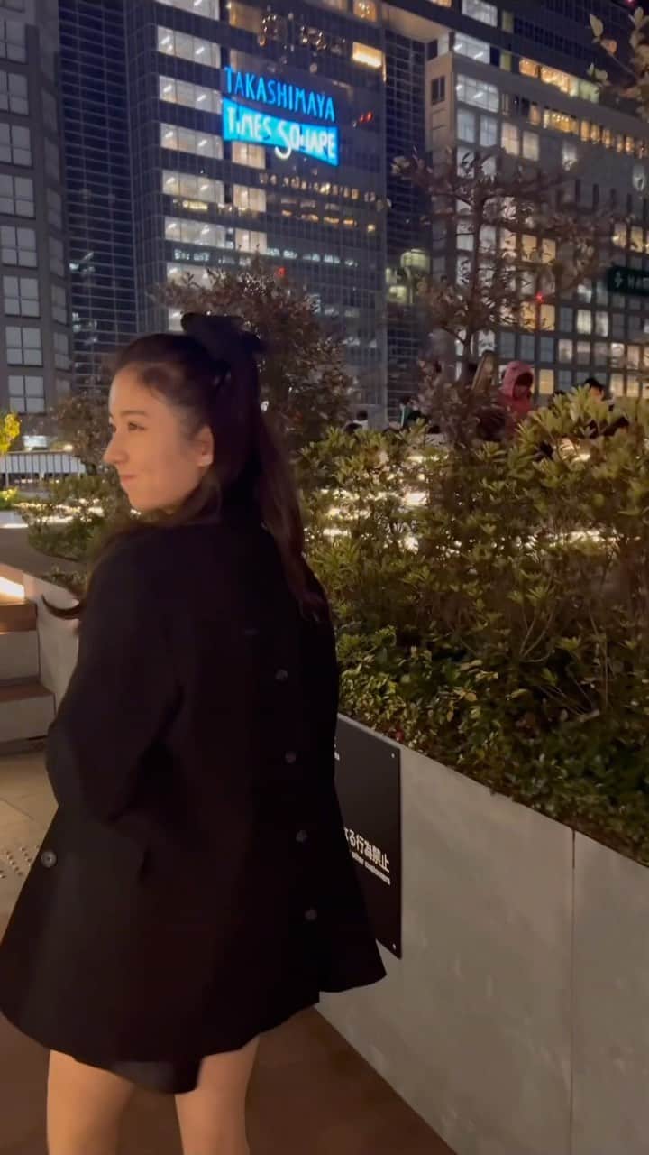 雨宮凜々子のインスタグラム：「とうとう肌寒くなってきましたっ🍂♡ 秋服が1番楽しめて好きだなぁ 👚#unitedarrows 👖#zara 🥾#drmartens  #ootd #fashion #fallfashion #秋コーデ #リール #오오티디 #코디 #팔로우 #좋아요 #ff #foryou」