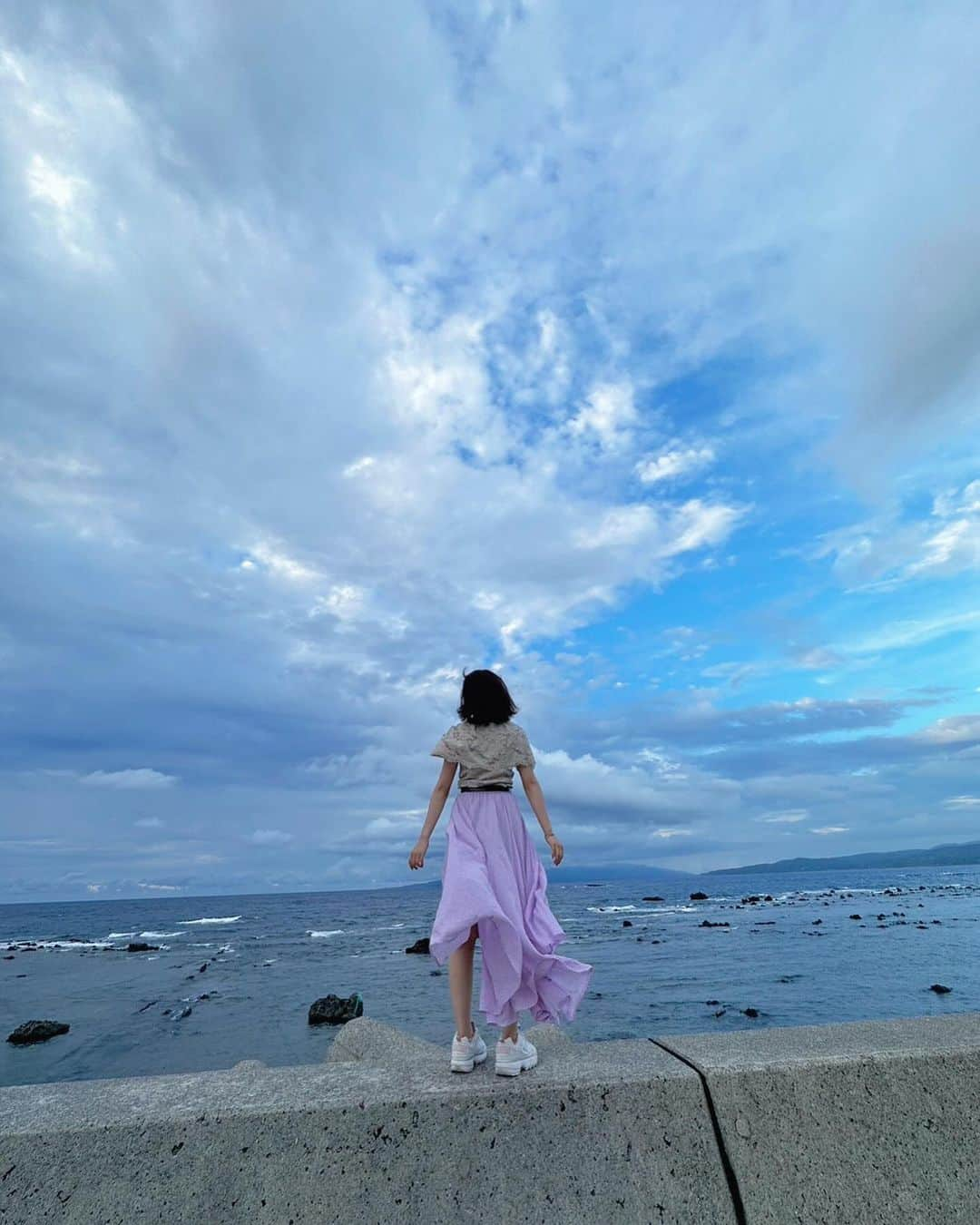 真下華穂さんのインスタグラム写真 - (真下華穂Instagram)「風強かった🍃🌊 海すごく綺麗で、波音気持ち良かった〜〜   #佐渡 #佐渡島の金山 #ngt48 #真下華穂」10月20日 20時30分 - k.a.h.o.kahochan