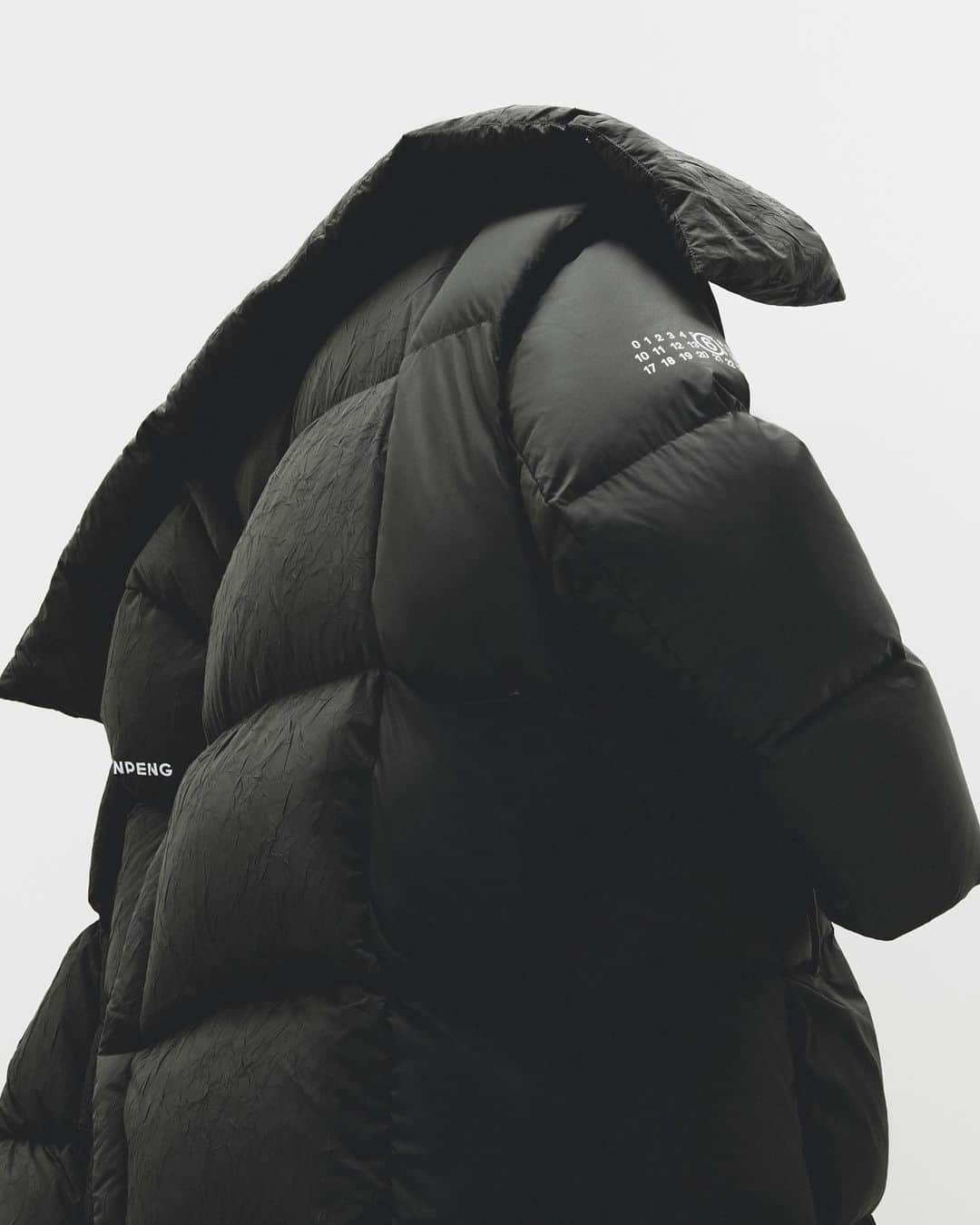 MM6 Maison Margielaのインスタグラム：「MM6 x Chen Peng, now available. Echoing the splicing of archetypal garments, proportions and fabrications seen in the collection, the collaborative capsule takes an experimental ethos as its point of departure.   Photographer: Gabriele Rosati @gabrielerosati_ Stylist: Giulia Parenti @giu.rassic Make Up: Ricky Morandin @ricky_morandin Hair: Piera Berdicchia Set Design: Artificio Scenografie @artificio_scenografie  DOP: Mario Salanitro @mariosalanitro  Model: Masseaer Seck  @Massa_er3  @theclawmodels  Production: MENOUNO @menouno.eu @ivan.maiolo_ @roberta_roveggio」