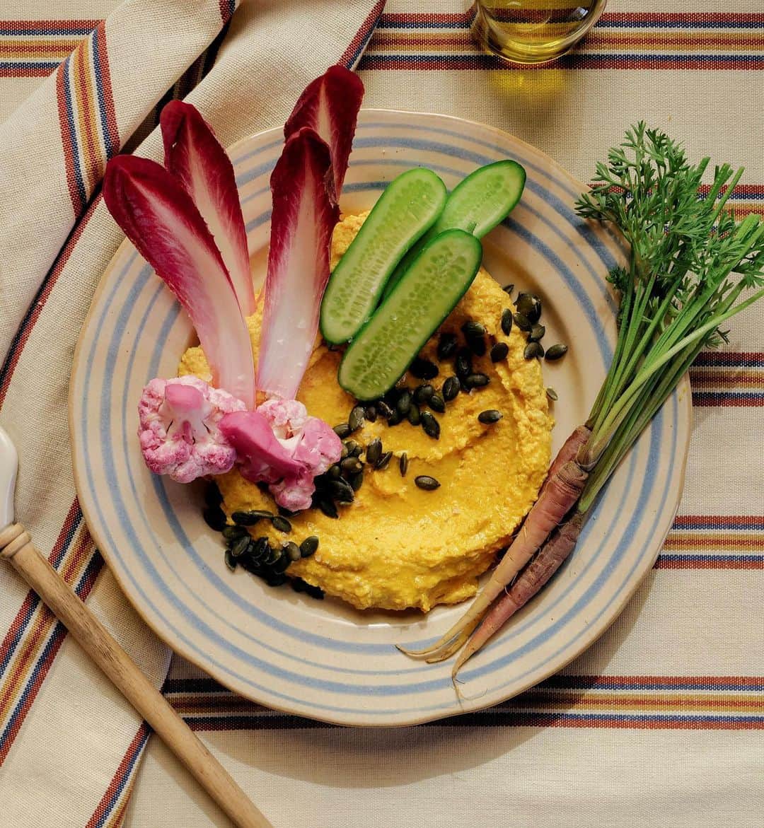 のインスタグラム：「#zarahomerecipes ROASTED CARROT DIP WITH CASHEW NUTS AND CRUDITÉS. Discover this one and many more autumn recipes at zarahome.com」