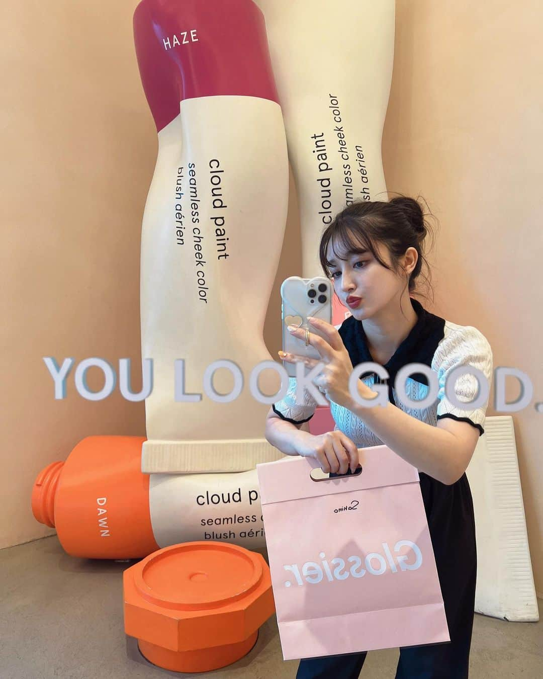 新希咲乃さんのインスタグラム写真 - (新希咲乃Instagram)「Melrose Ave の @glossier 🩷  ピンクピンクで可愛かった〜！！！ 色んなコスメ買ってるから今度購入品紹介します♡ お洋服は @shopcider_jp のだよ👗   #glossier   #グロッシアー  #メルローズ   #melrose」10月20日 17時22分 - niki_sakino