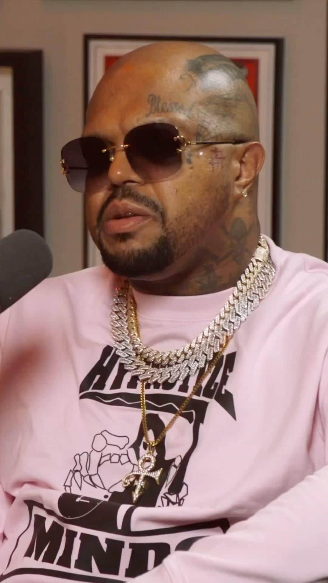 ジョエル・マッデンのインスタグラム：「ARTIST FRIENDLY with @djpaulkom is OUT NOW 🤘LINK IN BIO🤘 WATCH on @veeps @goodcharlotteband @three6mafia @altpress」