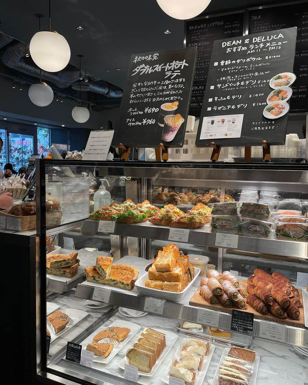 苅谷なつみさんのインスタグラム写真 - (苅谷なつみInstagram)「テラスランチ🥪☕️🌿  高校生時代に通った星ヶ丘は、 今でもパワースポットな気がする🎻✨  通っていた頃よりも星が丘テラスも星ヶ丘三越もお洒落〜👏  hat : #ca4la tops : #proportionbodydressing  bottom : #gu shoes : #charlesandkeith   #コーディネート #コーデ #ヴァイオリニストなつみ #星ヶ丘三越 #ディーンアンドデルーカ #deananddeluca #テラスランチ #星ヶ丘ランチ #お洒落なインスタグラマーさんみたいにコーディネート写真を撮ってみたけど、カクーンな左手にしか目がいかない」10月20日 18時00分 - natsumi_kariya