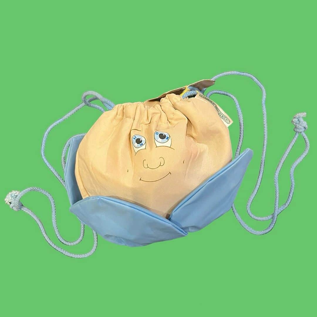 おもちゃやSPIRALのインスタグラム：「80's cabbage patch kids 巾着Bag入荷しました🥬  持つとかわいいです✨」