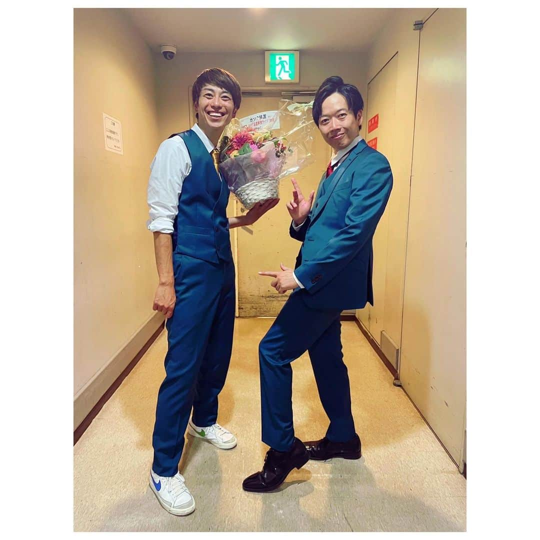 藤本聖さんのインスタグラム写真 - (藤本聖Instagram)「昨日はカソク装置になって初の単独ライブでした  ネタ8本全開で駆け抜けました  観に来てくれたお客様本当にありがとうございました！  お客様がいる舞台はやっぱ最高  コンビ組んでまだ日が浅い分中身の濃い毎日を過ごしたいと思ってます  カソク装置どうか応援よろしくお願いします  合言葉は【おじさん推そうぜ】でよろしく  単独終わりはラーメン炒飯アイスの糖質トリオフィニッシュ」10月20日 17時33分 - kasoku_mossan