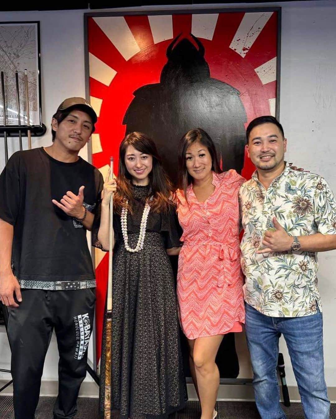 江辺香織さんのインスタグラム写真 - (江辺香織Instagram)「I had a exhibition in hawaii. @kobayashi_billiards   My favorite pool family were there🥰 I was so happy to see everyone it been 2years already.  I showed them some trick shot first,then we had practiced three different trick shot.  Everyone learned so quickly!! It was so great opportunity to practice with them.  Thank you so much for supporting me. I'd love to see you soon again.  @kobayashi_billiards  @kobayashi_kurt  @tehsyx  @tenor808  @tara__goya  @yokawaryo   ハワイの会員制ビリヤードホールにて、プライベートエキシビジョンをさせて頂きました☺️ 沢山の方に支えて頂き心より感謝🥲🩷  チャリティーイベントとしてマウイ島へのサポート団体へ寄付して頂きました。個人的にも想い出深い場所です。 Pray for Maui...🫶  #billiards #trickshot #show #waikiki #pool #charityformaui #maui #charity #ビリヤード」10月20日 17時38分 - kaori.ebe