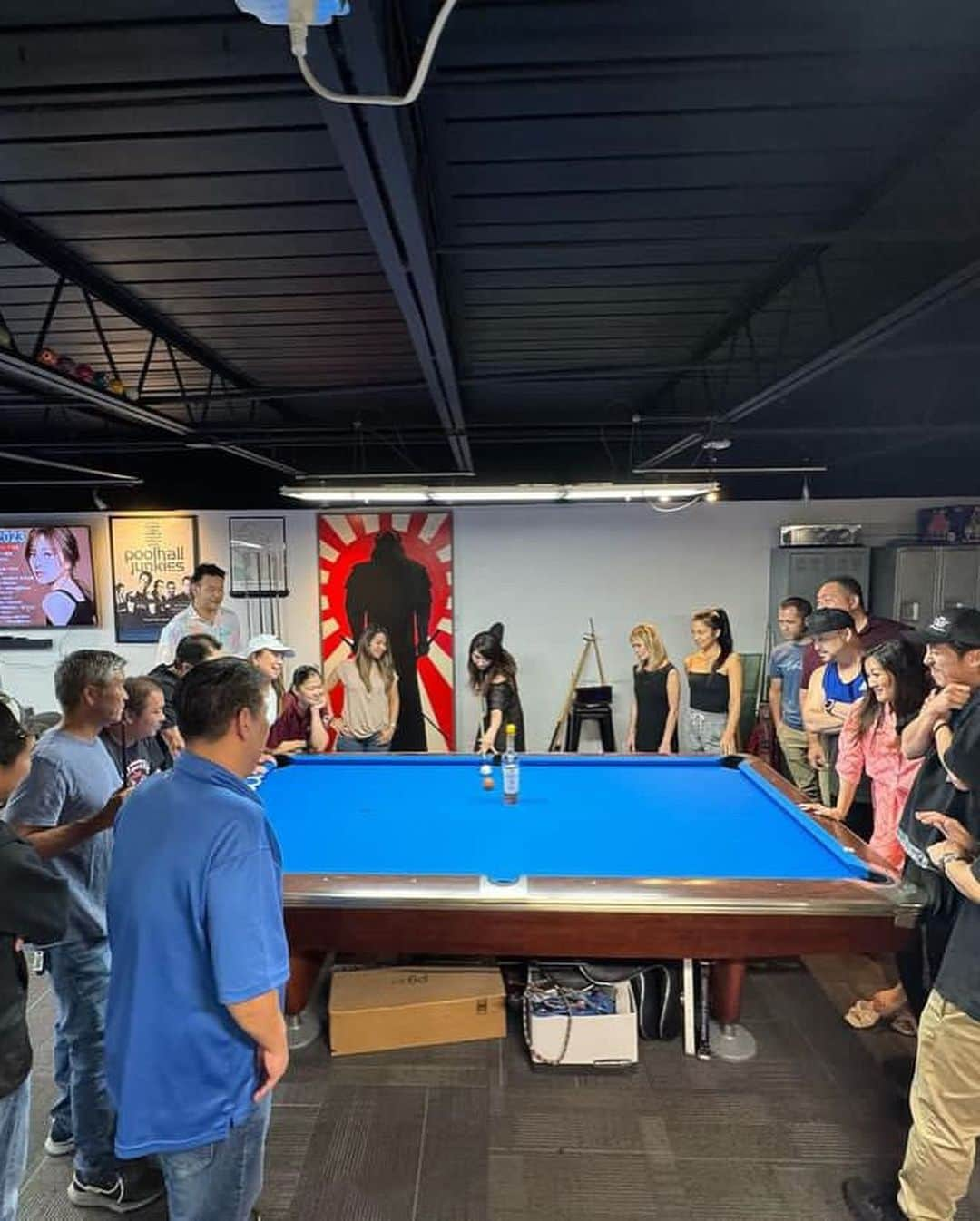 江辺香織さんのインスタグラム写真 - (江辺香織Instagram)「I had a exhibition in hawaii. @kobayashi_billiards   My favorite pool family were there🥰 I was so happy to see everyone it been 2years already.  I showed them some trick shot first,then we had practiced three different trick shot.  Everyone learned so quickly!! It was so great opportunity to practice with them.  Thank you so much for supporting me. I'd love to see you soon again.  @kobayashi_billiards  @kobayashi_kurt  @tehsyx  @tenor808  @tara__goya  @yokawaryo   ハワイの会員制ビリヤードホールにて、プライベートエキシビジョンをさせて頂きました☺️ 沢山の方に支えて頂き心より感謝🥲🩷  チャリティーイベントとしてマウイ島へのサポート団体へ寄付して頂きました。個人的にも想い出深い場所です。 Pray for Maui...🫶  #billiards #trickshot #show #waikiki #pool #charityformaui #maui #charity #ビリヤード」10月20日 17時38分 - kaori.ebe