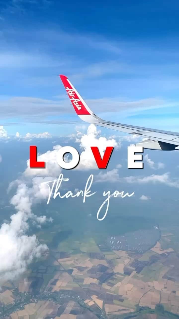 AirAsia (公式) のインスタグラム：「いつもAirAsiaを応援してくださり ありがとうございます✨  空にLOVE❤️という言葉を描き 感謝の気持ちをお伝えします💖  ━*＼BIG SALEもあと少し／*━  10月25日までのBIG SALE 日頃の感謝の気持ちを込めて お得な航空券をご用意🛫  ━━━━━━━━━━━━━━━━ #BIGSALE #AirAsia #FlyAirAsia #エアアジア」