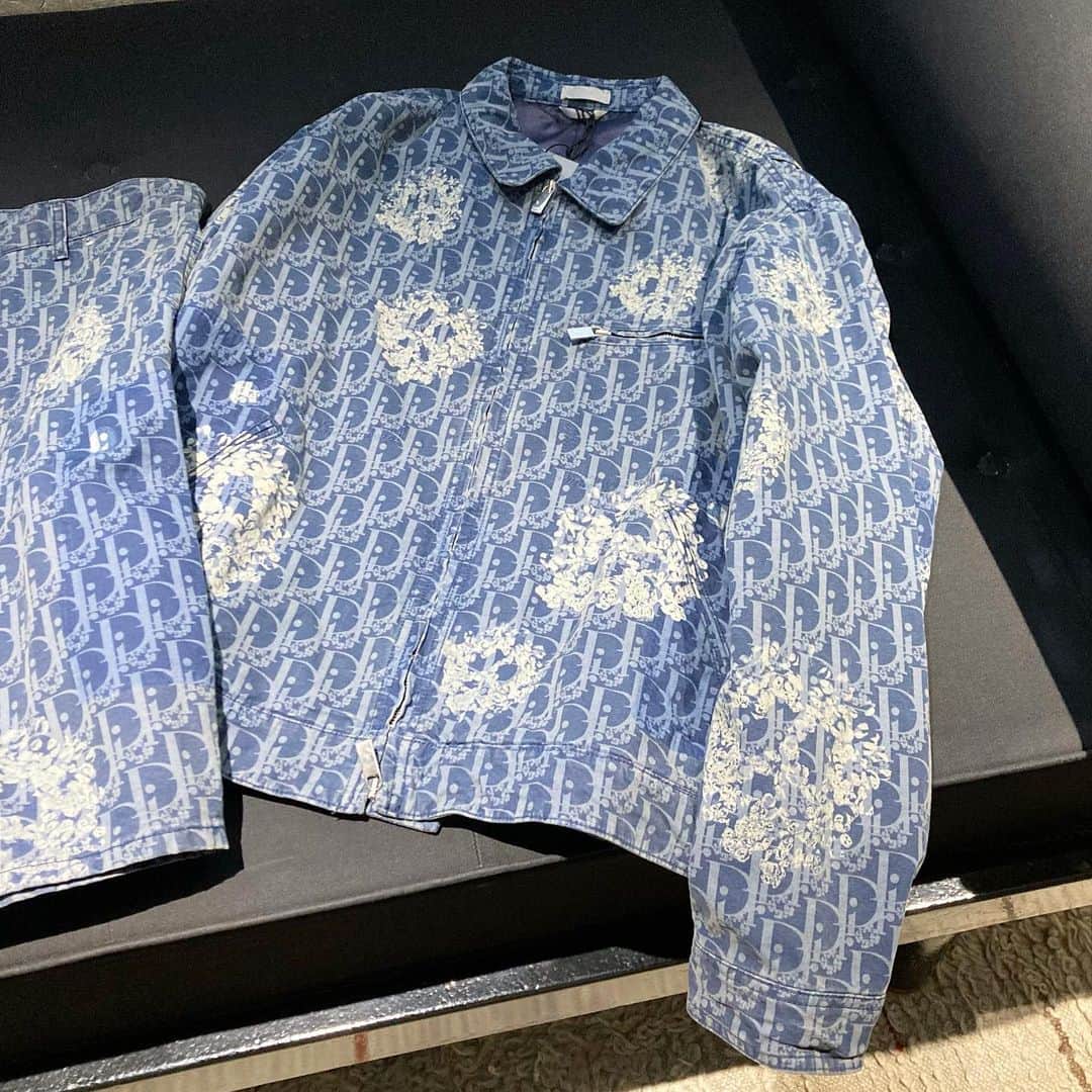 RINKAN渋谷店さんのインスタグラム写真 - (RINKAN渋谷店Instagram)「. 《 DIOR 》  MODEL : ×Denimtears ⁡ －－－－－－－－－－ー－－－－－－－－－－－－－－  商品の詳細につきましてはDM、又はお電話にてお問い合わせ下さい。 ⁡ DMやお電話からの郵送販売も可能です。 ⁡ ショッピングローンなど各種お支払い方法もご用意しておりますのでご相談下さい。 ⁡ International shipping is available. Please contact us though DM. ⁡ ⁡ 〈RINKAN SHIBUYA〉 TEL：03-5458-3050 LINE ID：@283swjhf」10月20日 17時41分 - rinkan_shibuya
