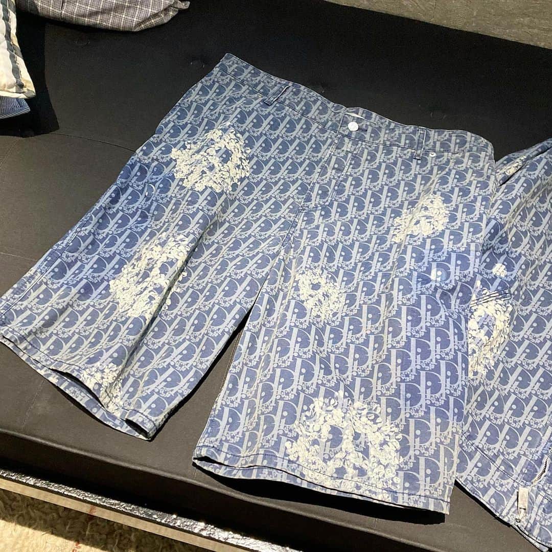 RINKAN渋谷店さんのインスタグラム写真 - (RINKAN渋谷店Instagram)「. 《 DIOR 》  MODEL : ×Denimtears ⁡ －－－－－－－－－－ー－－－－－－－－－－－－－－  商品の詳細につきましてはDM、又はお電話にてお問い合わせ下さい。 ⁡ DMやお電話からの郵送販売も可能です。 ⁡ ショッピングローンなど各種お支払い方法もご用意しておりますのでご相談下さい。 ⁡ International shipping is available. Please contact us though DM. ⁡ ⁡ 〈RINKAN SHIBUYA〉 TEL：03-5458-3050 LINE ID：@283swjhf」10月20日 17時41分 - rinkan_shibuya