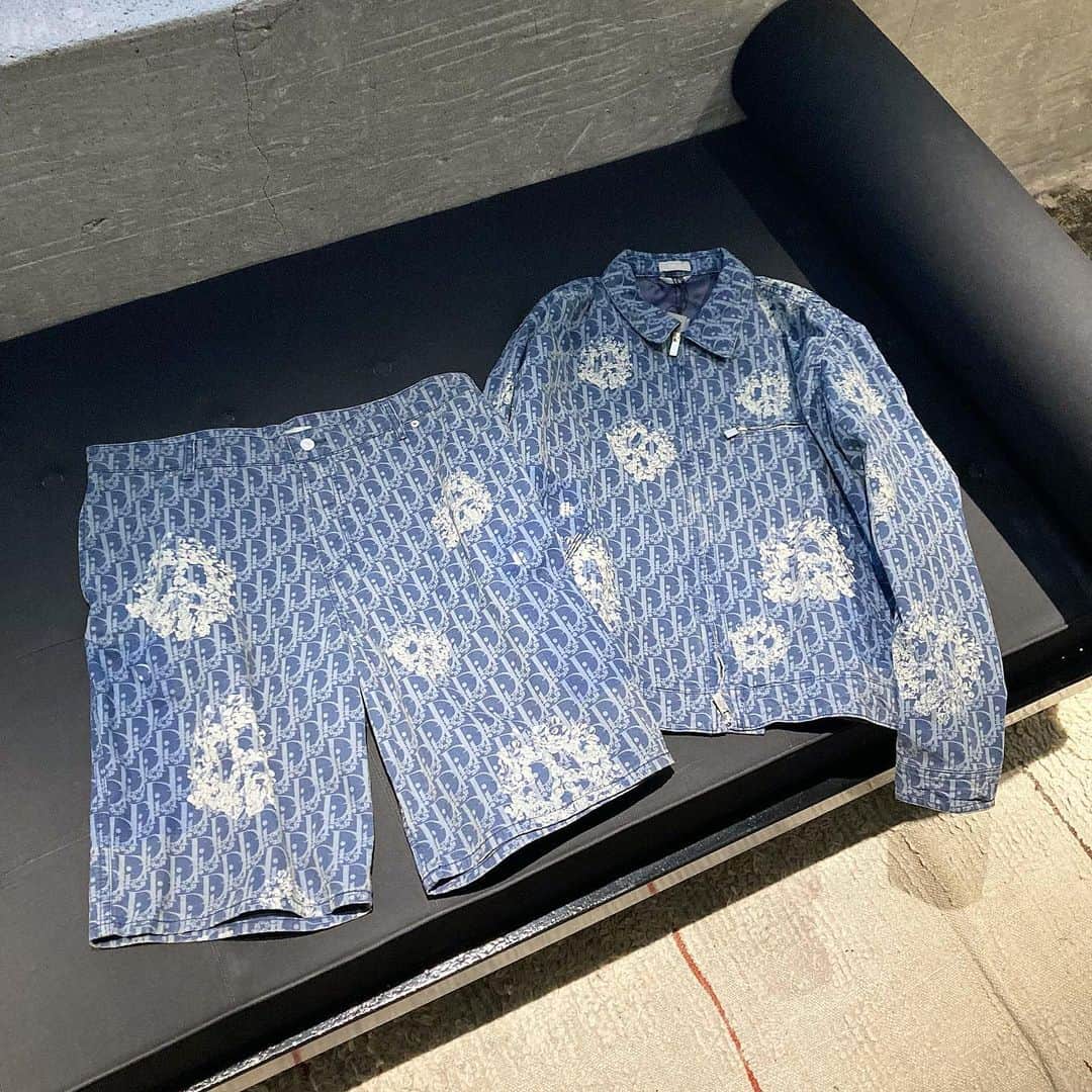 のインスタグラム：「. 《 DIOR 》  MODEL : ×Denimtears ⁡ －－－－－－－－－－ー－－－－－－－－－－－－－－  商品の詳細につきましてはDM、又はお電話にてお問い合わせ下さい。 ⁡ DMやお電話からの郵送販売も可能です。 ⁡ ショッピングローンなど各種お支払い方法もご用意しておりますのでご相談下さい。 ⁡ International shipping is available. Please contact us though DM. ⁡ ⁡ 〈RINKAN SHIBUYA〉 TEL：03-5458-3050 LINE ID：@283swjhf」