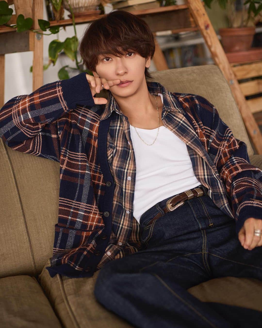 與真司郎のインスタグラム：「※ 「446 - DOUBLE FOUR SIX-23-24AW Collection」第一弾が、  明日 10/21(土)11:00〜より販売がスタートします。  また本日ECサイトに商品情報がアップされました。  ※第二弾アイテムの販売時期は11月上旬頃を予定しています。    🚨期間限定+数量限定販売につき、 販売期間内でも売り切れになる商品が出る場合がございます。 ※受注販売ではない為ご注意下さい。    ◼️販売期間   ・10/21(土)11:00〜 11/12(日)23：59迄  ぜひチェックしてください！」
