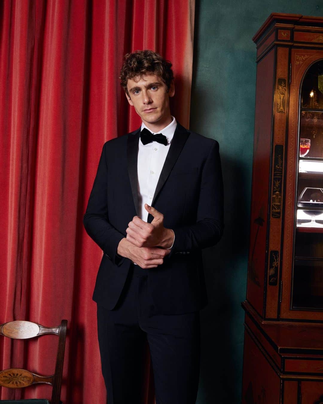 Ted Bakerのインスタグラム：「Party season is finally on its way - which suit would you pick? #TedBaker #AGrandGoodTime」