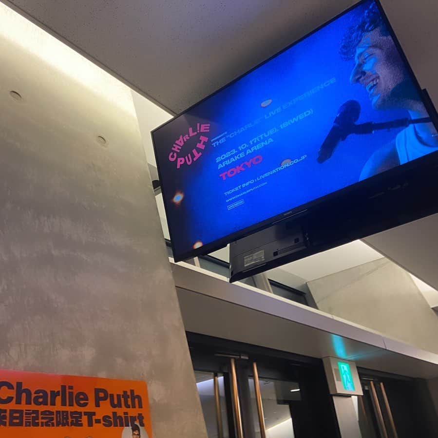 高樹リサのインスタグラム：「. @charlieputh 🎸 Only two nights show is not enough🥹Please come back soon🫶✨」