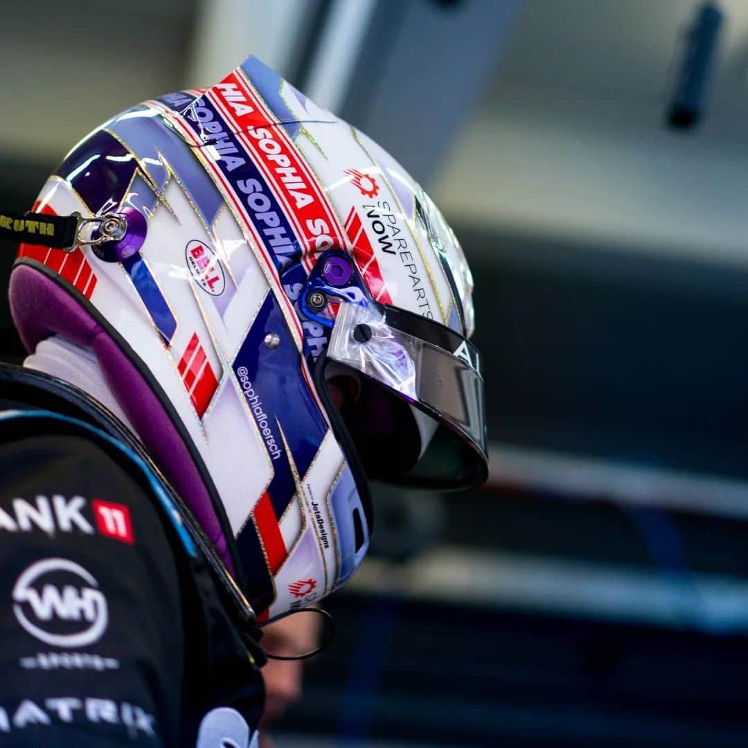 ソフィア・フロルシュさんのインスタグラム写真 - (ソフィア・フロルシュInstagram)「Sophia Floersch is ready for this year's last two days of Formula 3 testing at Imola, wearing her Bell Racing helmet as always! 😉  #bellracing #sophia99 #formula3」10月20日 17時52分 - sophiafloersch