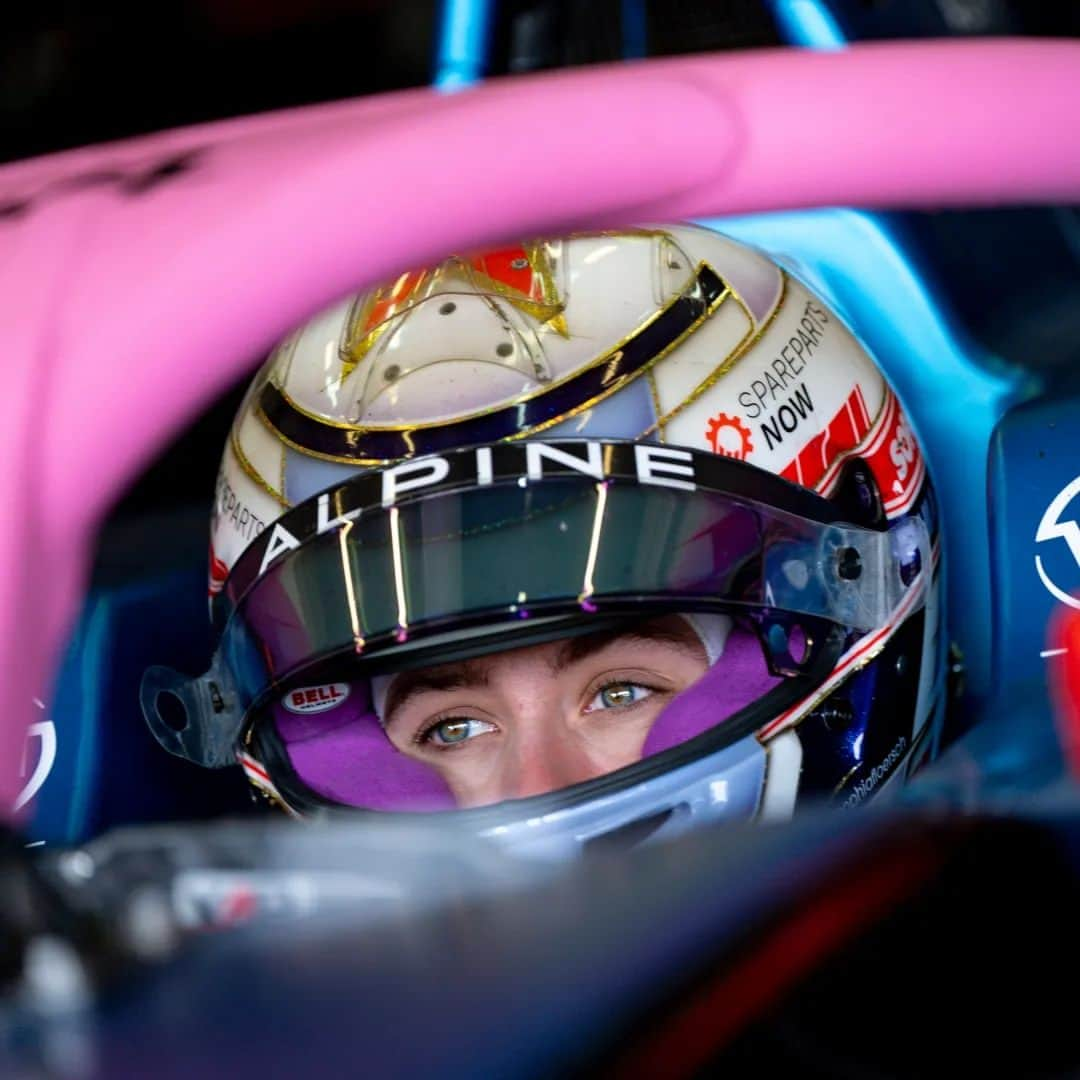 ソフィア・フロルシュさんのインスタグラム写真 - (ソフィア・フロルシュInstagram)「Sophia Floersch is ready for this year's last two days of Formula 3 testing at Imola, wearing her Bell Racing helmet as always! 😉  #bellracing #sophia99 #formula3」10月20日 17時52分 - sophiafloersch