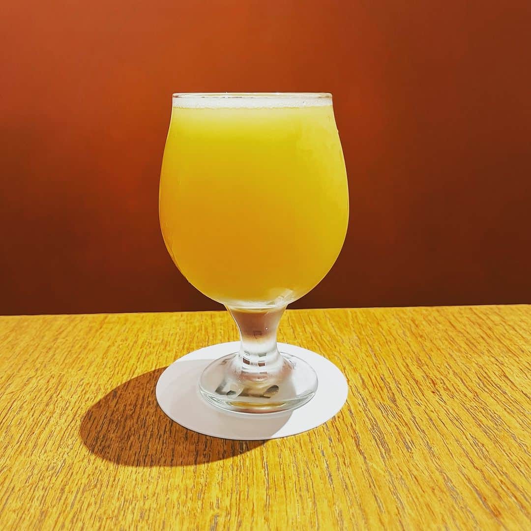 黒木渚のインスタグラム：「絵画のようなビール。 ヘイズ大好き。」