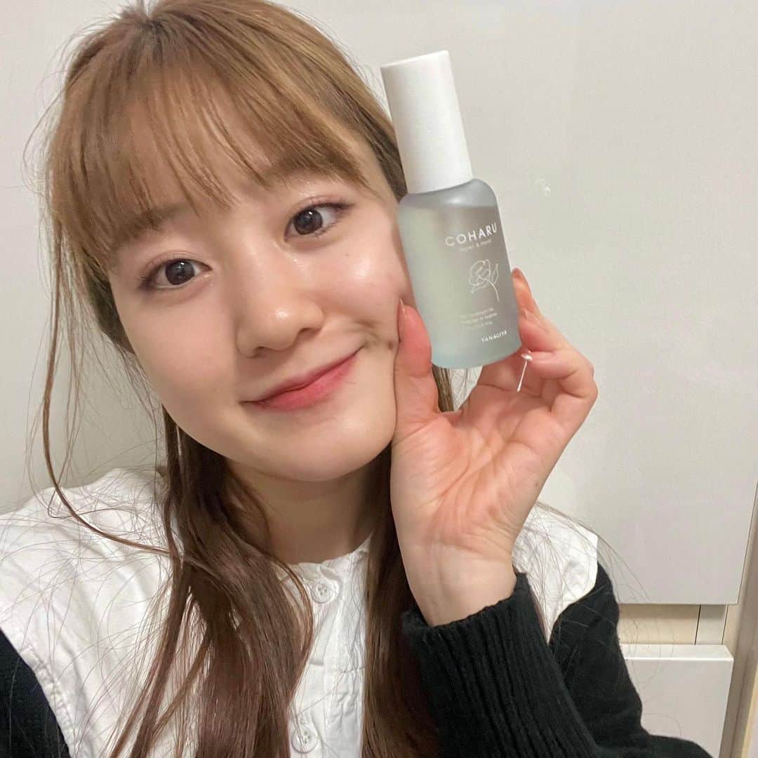 後藤沙梨花さんのインスタグラム写真 - (後藤沙梨花Instagram)「ごきげんよう🌸  ミス和コンテストファイナリスト6名へ、 株式会社 柳屋本店(@coharu_style )様より 【 トリートメントオイルCOHARU 〈リペア＆モイスト〉】をいただきました！  ～使用してみての感想～ エントリーNo.1 坂田野愛さん🔮 髪の長い私にとってお風呂の後のドライヤーの時間は結構退屈なのですが、こちらのオイルは匂いがとっても良く楽しませて頂きました。翌朝の髪のコンディションも良く、周りの友人にもオススメしたいと思います！💕  エントリーNo.2 木谷心さん🍀 私自身、ブリーチしたことのある髪なので、広がりや絡まりがすごいのですが、使用することでサラサラになりまとまった髪になりました！毎日使わさせていただきます🎶ありがとうございました！💞  エントリーNo.3 川津佐葵さん🌹 ヘアオイルが苦手な私でも使えて、ベタベタせず艶のある仕上がりに✨そして何と言ってもペアー&ティーの香りが素敵です🤍  エントリーNo.4 松山結生さん💎 嬉しい植物由来成分で、軽やかな使用感と香りがとっても使いやすかったです🌿♡  エントリーNo.5 福山莉央さん🎀 まずとってもいい香りがします🫧 ヘアオイルなのに、ベタつくことがなく、サラサラで使いやすいです😌 スタイリング剤としても、アウトバストリートメントとしても使える点がとっても便利だなと思いました💞 これからも愛用します✨ ありがとうございます💞  エントリーNo.6 増田百花さん🌼 ドライヤーの前にもヘアセット後にも使える万能なオイルで嬉しいです🥹🩵オイルなのにベタつきがなく、自然にまとめてくれる所がお気に入りです✨  ご協賛ありがとうございました！  #COHARU #コハル #ヘアオイル #柳屋本店 #学習院女子大学 #和祭 #gwc #Missgwc2023 #misscontest2023 #ミス和コンテスト #ミスコンテスト　#ミス和 #gakushuinwomenscollege #ミス和コンテスト2023 #ミスコン #春からgwc #学女 #学女ミスコン #ミスコンファイナリスト」10月20日 17時59分 - missgwc2023