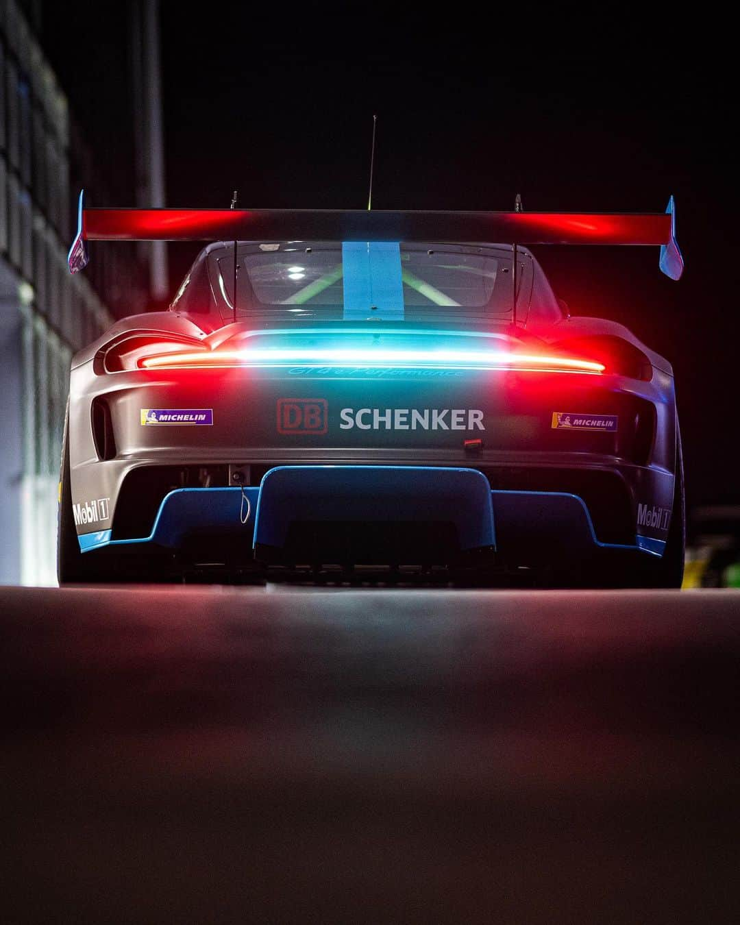 Porsche Japanさんのインスタグラム写真 - (Porsche JapanInstagram)「It was all eyes on the Porsche GT4 e-Performance as its global tour headed to Japan. 🇯🇵  The all-electric prototype arrived at the @pectokyo to help celebrate its second birthday. Excited racing drivers and Porsche fans got up close to the futuristic racecar and as co-drivers for thrilling rides on the track. ️⚡ ️ #PorscheCustomerRacing #Porsche #GT4ePerformance #PECTokyo」10月20日 18時00分 - porsche_japan