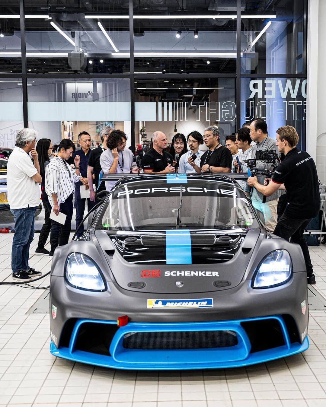 Porsche Japanさんのインスタグラム写真 - (Porsche JapanInstagram)「It was all eyes on the Porsche GT4 e-Performance as its global tour headed to Japan. 🇯🇵  The all-electric prototype arrived at the @pectokyo to help celebrate its second birthday. Excited racing drivers and Porsche fans got up close to the futuristic racecar and as co-drivers for thrilling rides on the track. ️⚡ ️ #PorscheCustomerRacing #Porsche #GT4ePerformance #PECTokyo」10月20日 18時00分 - porsche_japan