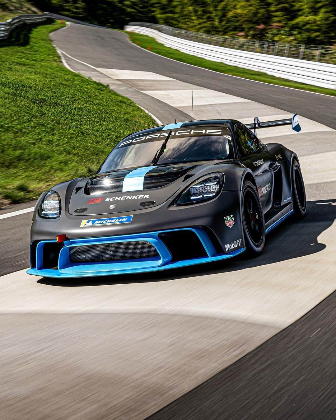 Porsche Japanのインスタグラム：「It was all eyes on the Porsche GT4 e-Performance as its global tour headed to Japan. 🇯🇵  The all-electric prototype arrived at the @pectokyo to help celebrate its second birthday. Excited racing drivers and Porsche fans got up close to the futuristic racecar and as co-drivers for thrilling rides on the track. ️⚡ ️ #PorscheCustomerRacing #Porsche #GT4ePerformance #PECTokyo」