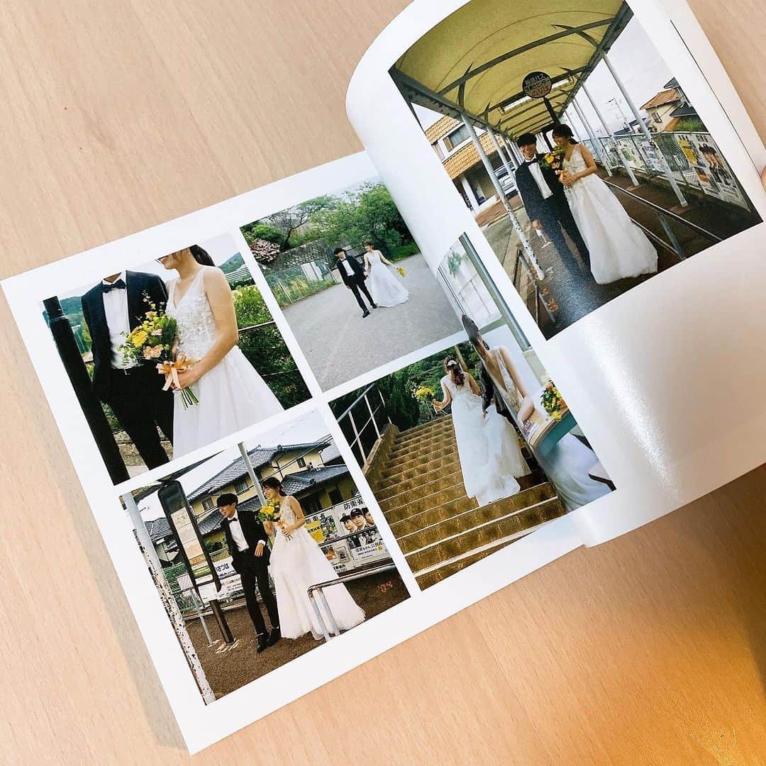 しまうまプリント【公式】フォトブック無料企画開催中さんのインスタグラム写真 - (しまうまプリント【公式】フォトブック無料企画開催中Instagram)「結婚式のフォトブック👰💐  本日ご紹介するのは @___pomme378 さまのご投稿です。  結婚式のお写真をフォトブックにまとめていただきました🥰 両家やおばあ様へのフォトブックは それぞれの贈り先に合わせてお写真を選び、作成されたとのこと🎁  ご自身用のフォトブックには、こだわりのDIYの記録や ドレス選びのオフショットもあり、 結婚式当日だけでなく、結婚式までの想い出もつまった素敵な作品ですね💗  結婚式や前撮りのお写真はデータが重かったり、枚数もたくさんあるので、 フォトブックにするのがおすすめです！ 手に取って気軽に、想い出を振り返ることができます🍀  しまうまプリントは、 フォトブックを1冊198円~、写真プリントを1枚7円~で 販売しているネット専門の【写真屋さん】です。  商品がお手元に届いたら #しまうまプリント をつけて 投稿してみてくださいね。 　 -------------------------------- しまうまプリントのインスタグラムでは 素敵な作品やお得な情報を配信中！ ☟プロフィールはこちらから @shimaumaprint --------------------------------  @___pomme378 さま、 素敵な投稿ありがとうございました！ 【ご注文の詳細】 サイズ:A5スクエア 仕上げ:スタンダード ページ数：144ページ  #結婚式アルバム#結婚式フォトブック#プレ花嫁#プレ花嫁diy#花嫁diy#プレ花嫁準備#結婚式diy#結婚式準備#前撮り写真#前撮り#前撮り撮影#ウェディングフォト#ウェルカムスペース#ウェルカムスペース装飾#ウェルカムスペースdiy#アルバム#アルバム作り#アルバム整理#写真アルバム#フォトアルバム#写真整理#フォトブック#写真プリント#しまうまプリント#しまうまフォトブック#しまうまブック#しまうま_結婚式  Repost froom @___pomme378 . アルバム🎞 . . アルバムはしまうまプリントで作成しました☺️ . 叔父が自分のカメラで撮っていた写真を式当日にコンビニでプリントしおばあちゃんに渡してくれたみたいで🥹おばあちゃんは毎日アルバムみて泣いてるよ〜と1ヶ月間連絡をくれていたので1番におばあちゃん用を作って送りました✨ . 旦那の実家、私の実家、おばあちゃんの家、、、と計5冊頼みましたが中の写真は全部その家族用に入れ替えました☺️めちゃくちゃこだわった🥹 . . 私たち夫婦用のアルバムは 前撮り、ドレス選び、DIY、挙式、披露宴、2次会、新婚旅行を1冊にまとめたアルバム！笑 . あんまりアルバムで見返さないし記念日や海外旅行の時にしまうまプリントの正方形のアルバムを作っていたので私たちの分はもちろん正方形☺️ . 流行りの雑誌風？にしたかったけどこの枚数全部こだわれる自信もなくて普通に写真を入れただけやけど大満足〜！！！ . . 作ったのは確か12月くらい（笑） . .」10月20日 18時00分 - shimaumaprint