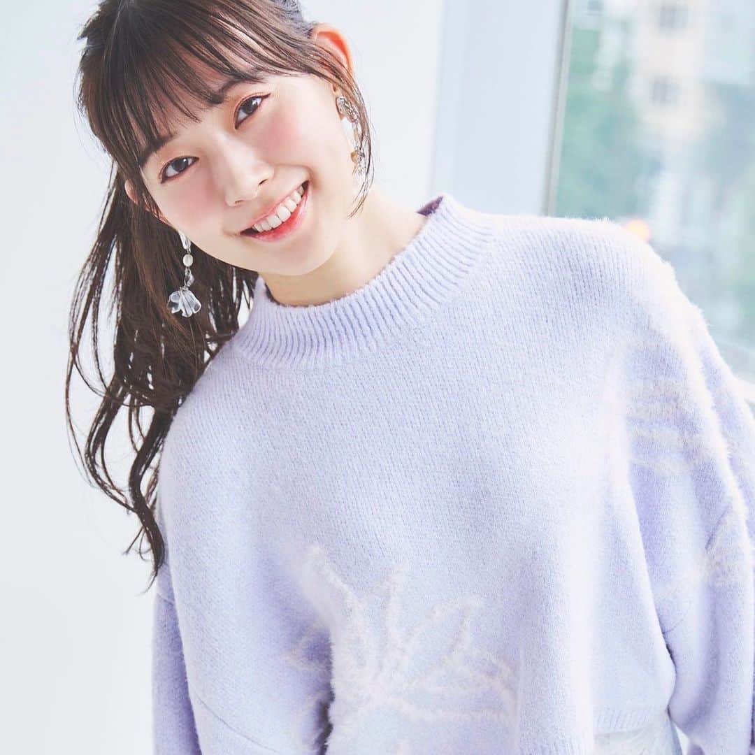 MERCURYDUOのインスタグラム：「《 WEB CATALOG INFO 》  ㅤ ✔️10.20(FRI)release!! #渡辺美優紀 さんが着るMERCURYDUOの新作コレクション公開！  “When you're ready”  上品さ漂う千鳥柄のニットワンピースに あえてオーバーサイズのジャケットを羽織ったり、  光沢感が上品な花柄スカートに さり気ない肌見せニットを合わせたコーディネートなど、  気取らないフェミニンスタイルを提案します。  このWEBマガジンだけに魅せてくれた、 渡辺美優紀さんのナチュラルな着こなしと愛くるしい表情は必見です。  ㅤ #RUNWAYchannel にて特集ページUP！ 渡辺美優紀さん着用アイテムを全店舗・WEBにて販売開始！  ———————————————  人気スタッフのコーディネートはこちら ▶︎ @mercuryduo_stylingㅤㅤㅤㅤㅤㅤ  #MERCURYDUO #マーキュリーデュオ #mercuryduo_watanabemiyuki #RUNWAYchannel #渡辺美優紀 #みるきー #ちゃぷ民  ———————————————」