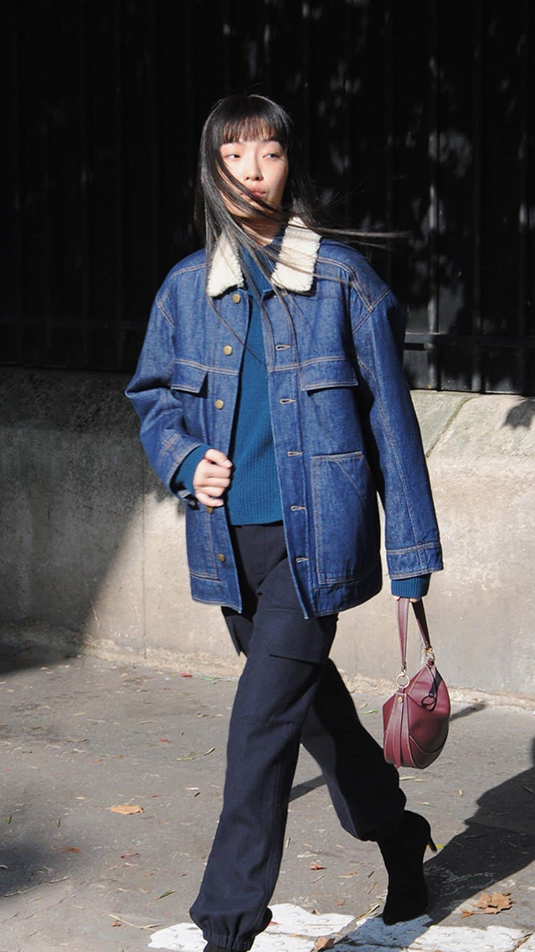 バネッサ・ブリューノのインスタグラム：「Get ready with us for crisp fall walks around Paris - with our elevated everyday bag, Daily, in Burgundy.    About the Look:  Jacket: The Ange Bag: The Daily Trousers: The Victor Sweater: The Benson  Shoes: The Suede Leather Boots   #vanessabruno」