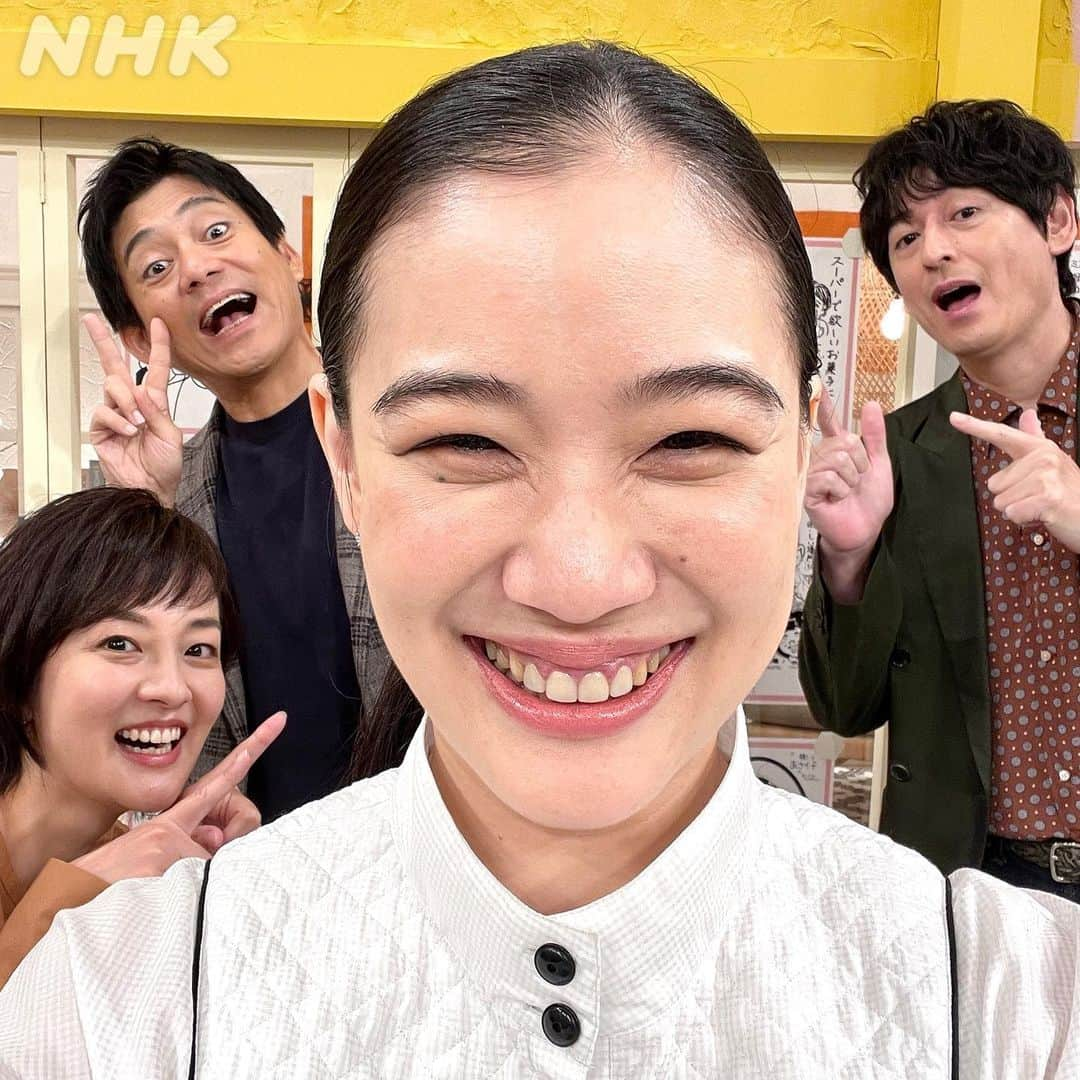 あさイチさんのインスタグラム写真 - (あさイチInstagram)「鈴木です。今日のゲストは蒼井優さん。  「ブギウギ」は出産後最初のドラマ。 あの身のこなしやラインダンスでの脚上げに 驚くばかりだったのですが、ご自身の体と向き合いながら、 ものすごい覚悟と努力を重ねて取り組んだんですね。  お子さんや山ちゃんさんとのエピソードも楽しくて、 あっという間でした。 それにしても、お話ししていると蒼井優さんなのに、 ドラマを見ると「大和礼子」にしか見えなくなるという…。 ほんと、恐るべし！です😂  特選エンタ！はシットキングスの皆さん。 4人での出演は久しぶり！ 今日はダンスの先生ではなくパフォーマーとして キレっキレのダンスを見せてくれました。  皆さん、お話ししている時（超笑顔）と ダンスしている時（超マジ）とのギャップが 本当に素敵です🤩  @nhk_asaichi  #蒼井優 さん #シットキングス #博多華丸大吉 さん #鈴木奈穂子 アナ #nhk #あさイチ #8時15分から」10月20日 18時09分 - nhk_asaichi