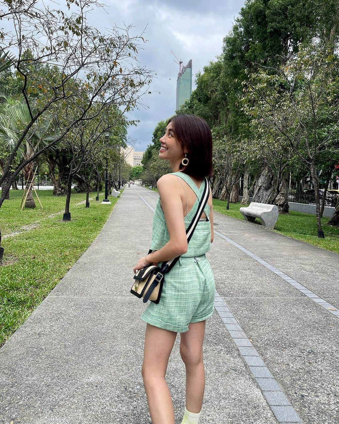 宇珊さんのインスタグラム写真 - (宇珊Instagram)「最近喜歡背這個小包 是金世正同款喔🥰🥰🥰 @longchamp  #LongchampBoxTrot #LongchampFW23」10月20日 18時09分 - shanliu0608