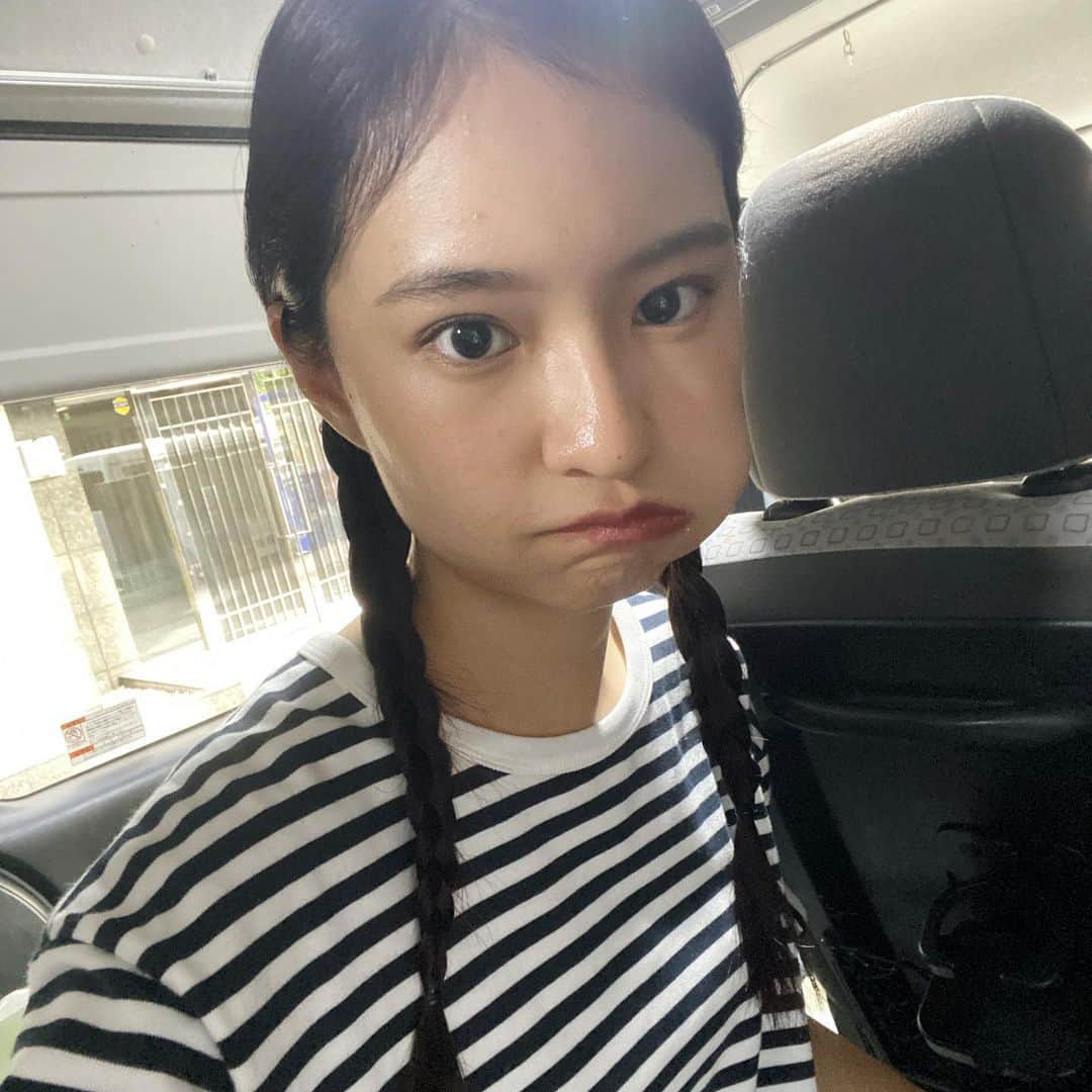 のインスタグラム：「唐揚げ食べてる　👧🏻」