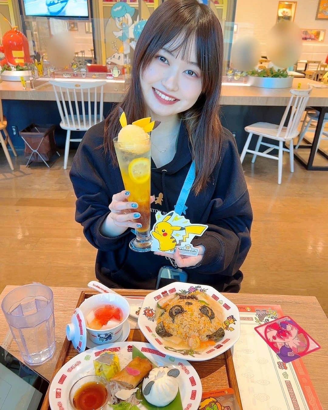 のインスタグラム：「滑り込み中華💨💨 ⠀ ⠀ ひなきちゃんとおでかけすると基本写真忘れますが この日はちゃっかり撮ってたので📸ひなきに感謝 ⠀ ⠀ ついでに今までひなきちゃんと行ったカフェやらシーやらの写真を添えますね （いろんなとこ行きすぎて載せるタイミングわからなくなりがち） （もう載せてるのもありそうだけどそこはご愛嬌で👊🏻）」