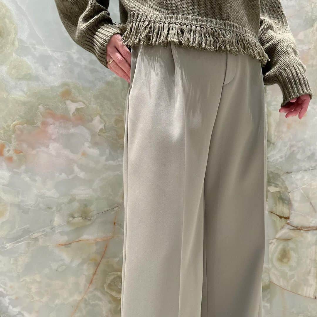 H BEAUTY&YOUTHさんのインスタグラム写真 - (H BEAUTY&YOUTHInstagram)「＜H BEAUTY&YOUTH＞ FRINGE PULLOVER ¥31,900 Color: OLIVE/MD.GRAY/BLACK Size: FREE  DOUBLE CLOTH PANT¥26,400 Color: LT.GRAY/LIME/MD.GRAY Size: S/M  #H_beautyandyouth #エイチビューティアンドユース @h_beautyandyouth  #BEAUTYANDYOUTH #ビューティアンドユース #Unitedarrows #ユナイテッドアローズ」10月20日 18時25分 - h_beautyandyouth