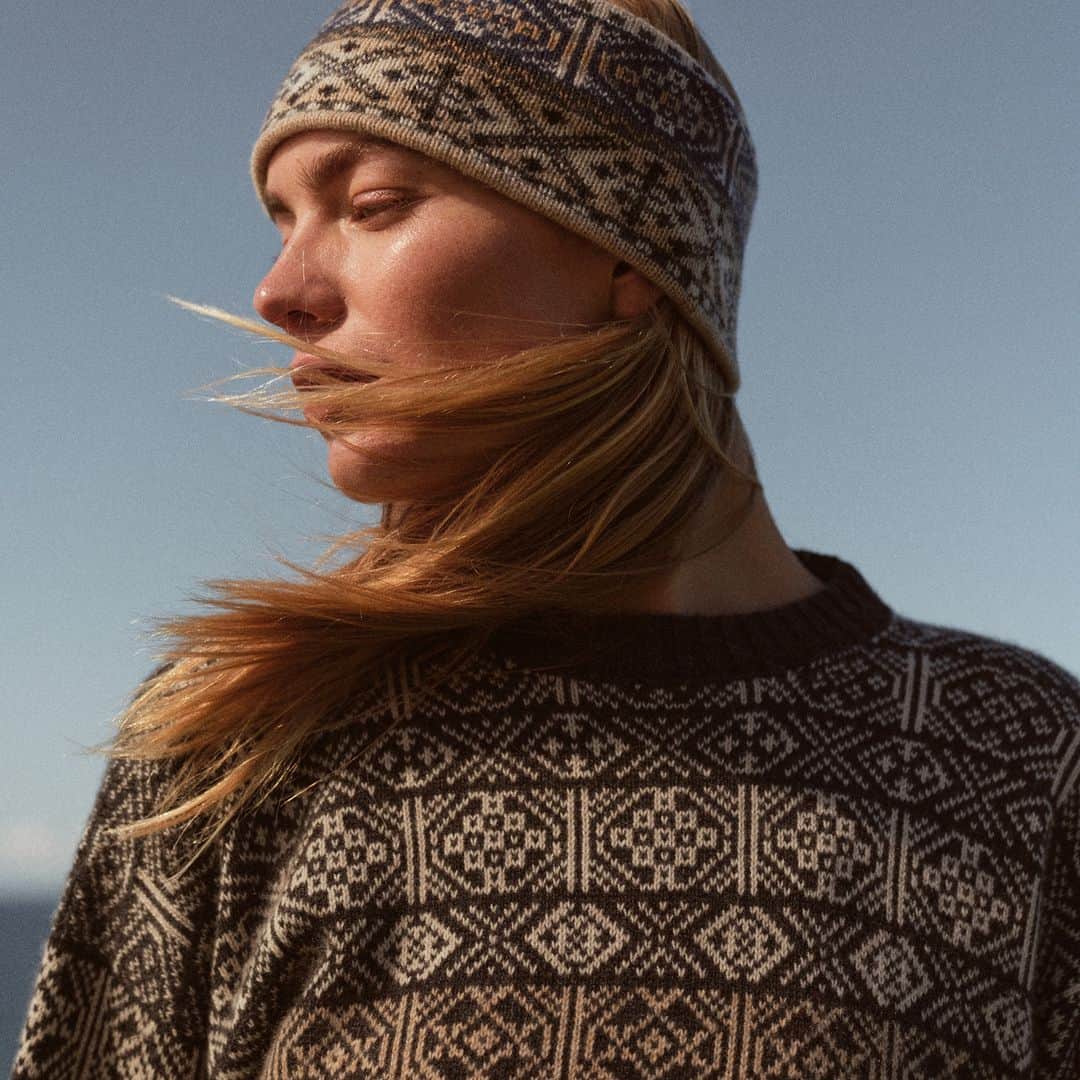 Johnstonsさんのインスタグラム写真 - (JohnstonsInstagram)「We collaborated with Maureen White, a traditional Fairisle knitter based in Longhope, Orkney, as part of our Kindred Spirits series. Proceeds from a very Limited Edition collection of Maureen’s handknitted sweaters, headbands and hats will go to the RNLI Longhope Lifeboat Station, a volunteer lifeboat service providing a 24-hour, all-weather rescue operation for the local area. Read Maureen’s story and discover more about the Longhope Lifeboat through the link in our bio.⁣ ⁣ ⁣ ⁣ ⁣ ⁣ ⁣ ⁣ ⁣ #JohnstonsOfElgin #Orkney #OrkneyKnitwear #OrkneyIslands #CashmereSweater #LambswoolSweater #HandKnitted #HandmadeSweater #Headband #HandmadeHeadband #HandmadeHeadbands #HandmadeHat」10月20日 18時28分 - johnstonsofelgin