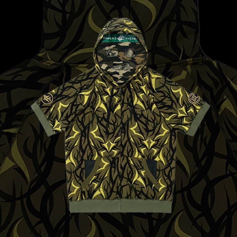 陳冠希さんのインスタグラム写真 - (陳冠希Instagram)「IN ODE TO OUR 20th ANNIVERSARY AND A SHOUT TO FANS WE ARE RE-ISSUING OUR FIRST EVER OG #alienegra CAMO TERROR PARKA !!!!!! STARTS TOMORROW @juicestore !!!!! EGRAS RISE !!!! 👽💪💀」10月20日 18時30分 - edisonchen