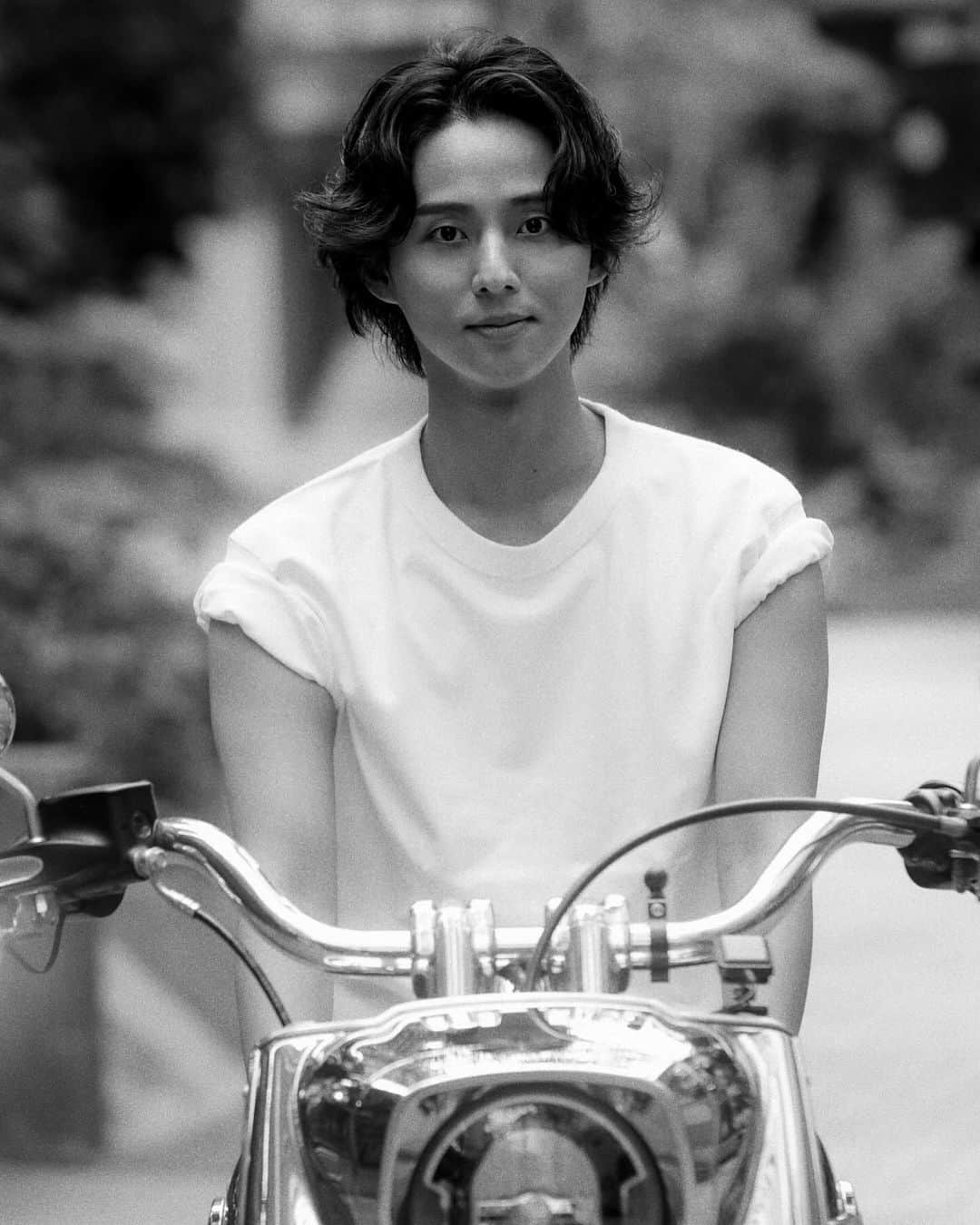 TBS「A-Studio」のインスタグラム：「. #江口洋介 さん思い出の写真を 再現した時の藤ヶ谷さん🏍️ とても素敵なのでみなさんに #シェアガヤ です🤭📷  photo by Osamu Kikuchi  #Aスタプラス #笑福亭鶴瓶 #藤ヶ谷太輔」