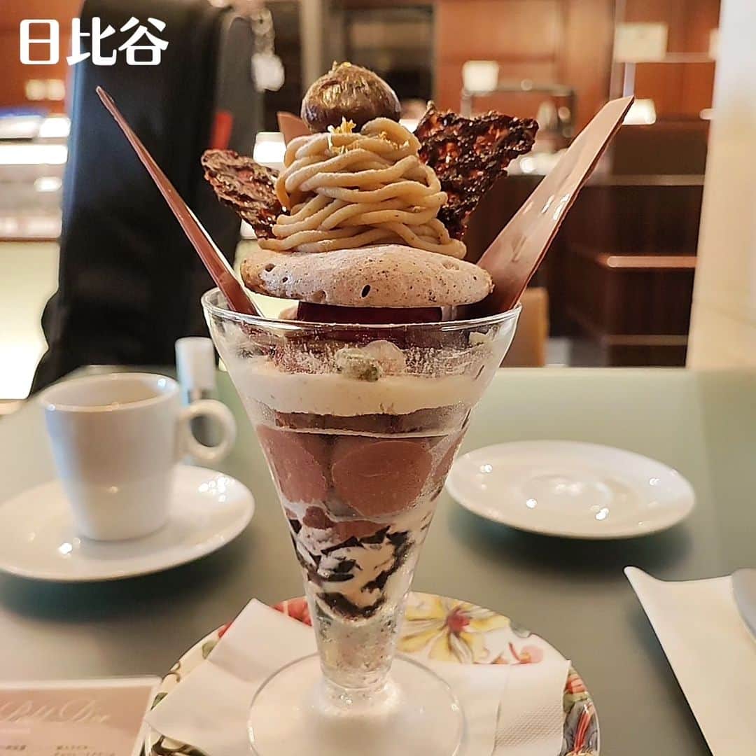 橋爪ももさんのインスタグラム写真 - (橋爪ももInstagram)「日比谷…じゃないね！東京駅だね！ ショコラティエ「パレドオール」さんのモンブランパフェ  刺さってたカカオチュイールが 香ばしくて美味しいこと！ モンブランクリームも美味しかったけれど チョコレートを堪能したパフェでした´ `  モンブランケーキもあって そちらもカカオとマロンが ぬらぬらと光っておりました。 ぺかー°ω°  連投すると文章砕けてきますね。  #カフェ巡り #東京駅カフェ  #モンブラン #singersongwriter #弾き語り女子」10月20日 23時59分 - hashidume_momo