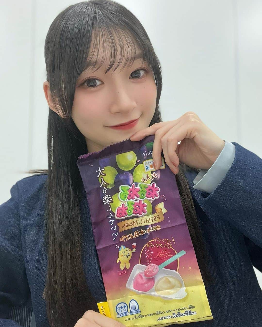 宮本佳林さんのインスタグラム写真 - (宮本佳林Instagram)「♡  ねるねるねるねのポーチガチャ ひとつ引いたら🍇でた😂  #ねるねるねるね #ぶどう #🍇」10月20日 18時35分 - karin_miyamoto.official