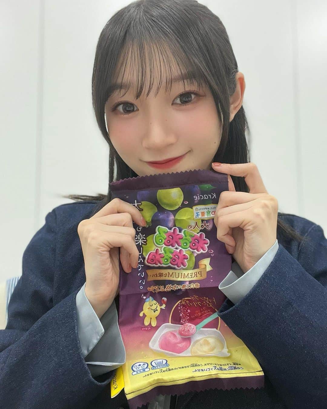 宮本佳林さんのインスタグラム写真 - (宮本佳林Instagram)「♡  ねるねるねるねのポーチガチャ ひとつ引いたら🍇でた😂  #ねるねるねるね #ぶどう #🍇」10月20日 18時35分 - karin_miyamoto.official
