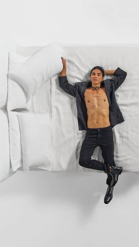 ジェルバゾーニのインスタグラム：「Shake up its look!⁠ ⁠ Rock is a way of life.⁠  ⁠Now you can change the look of your upholstered furniture to give your bedroom a rock touch!   ⁠Buy one of our products in your favorite fabric, the second cover in Lino Bianco will be supplied by us! ⁠ ⁠Discover more on our website.   #FourSeasonsPromotion #LinoBianco #Gervasoni1882⁠」