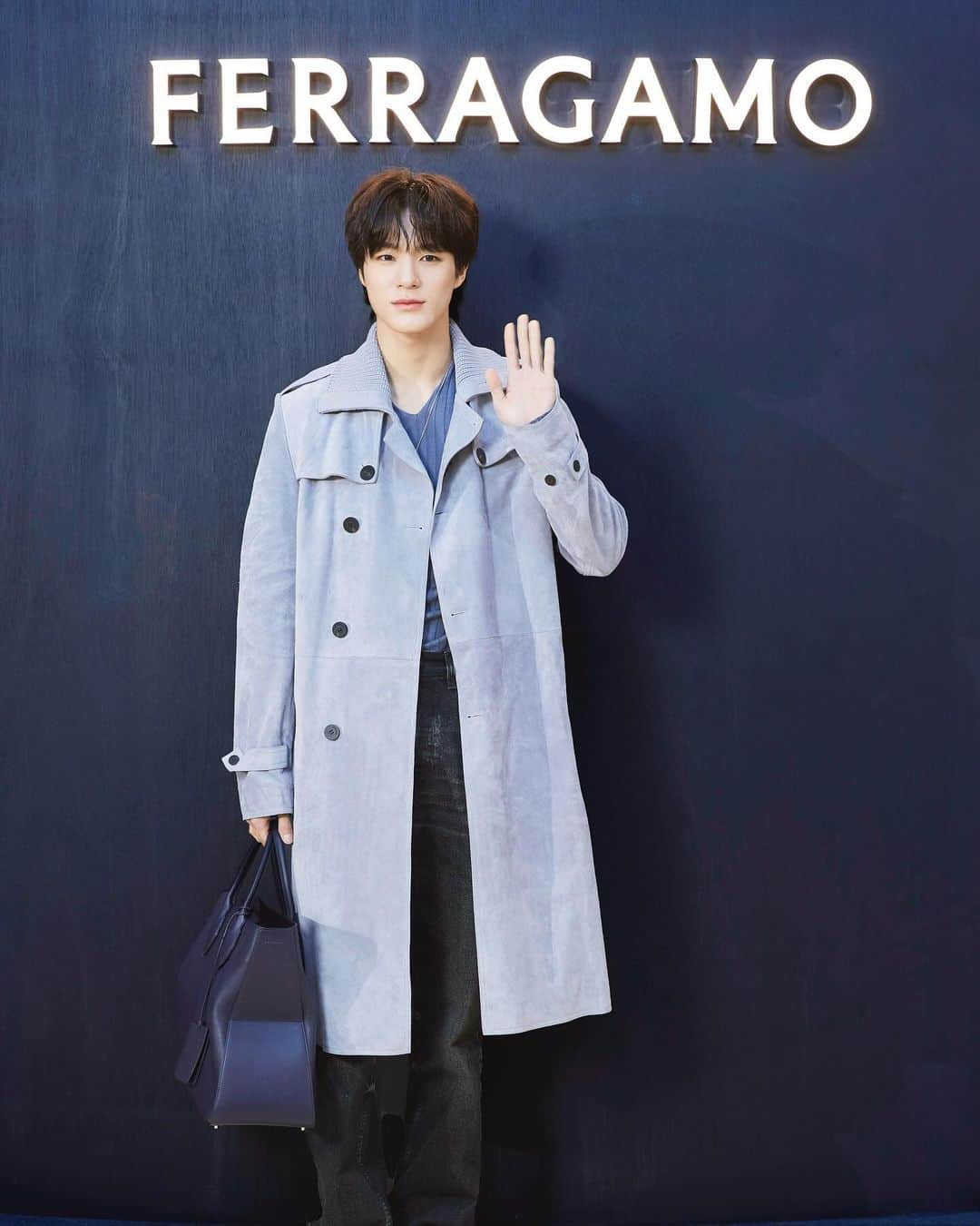 ジェノのインスタグラム：「FERRAGAMO FW23 POP-UP STORE  @ 신세계 영등포 타임스퀘어 - 우아한 실루엣에 모던한 디테일을 더해 다양한 소재로 페라가모만의 혁신적인 르네상스를 그려낸 이번 FW23 컬렉션을 타임스퀘어에서 만나보세요 #AD #ferragamofw23」