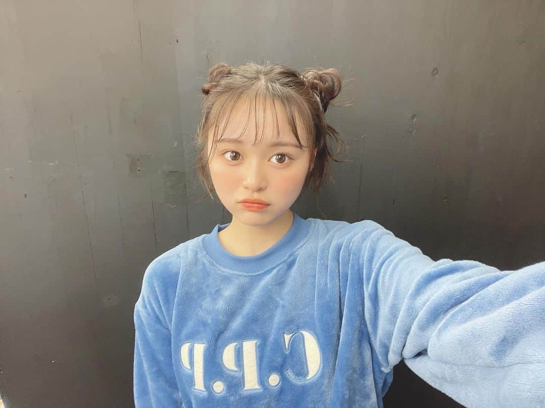 吉田恵芽のインスタグラム：「♡♡♡  テスト期間だから勉強がんばってるよお😮‍💨♡ みんなも1週間お仕事、学校お疲れ様です✊🏻  Cupopまだチェックしてない方は、是非チェックしてください🏫💙  #吉田恵芽 #05 #ljk  #テスト期間 #中間テスト #ljkの素敵な思い出  #cupop #cupop_school #キューポップ #ootd #制服 #制服コーデ #なんちゃって制服」